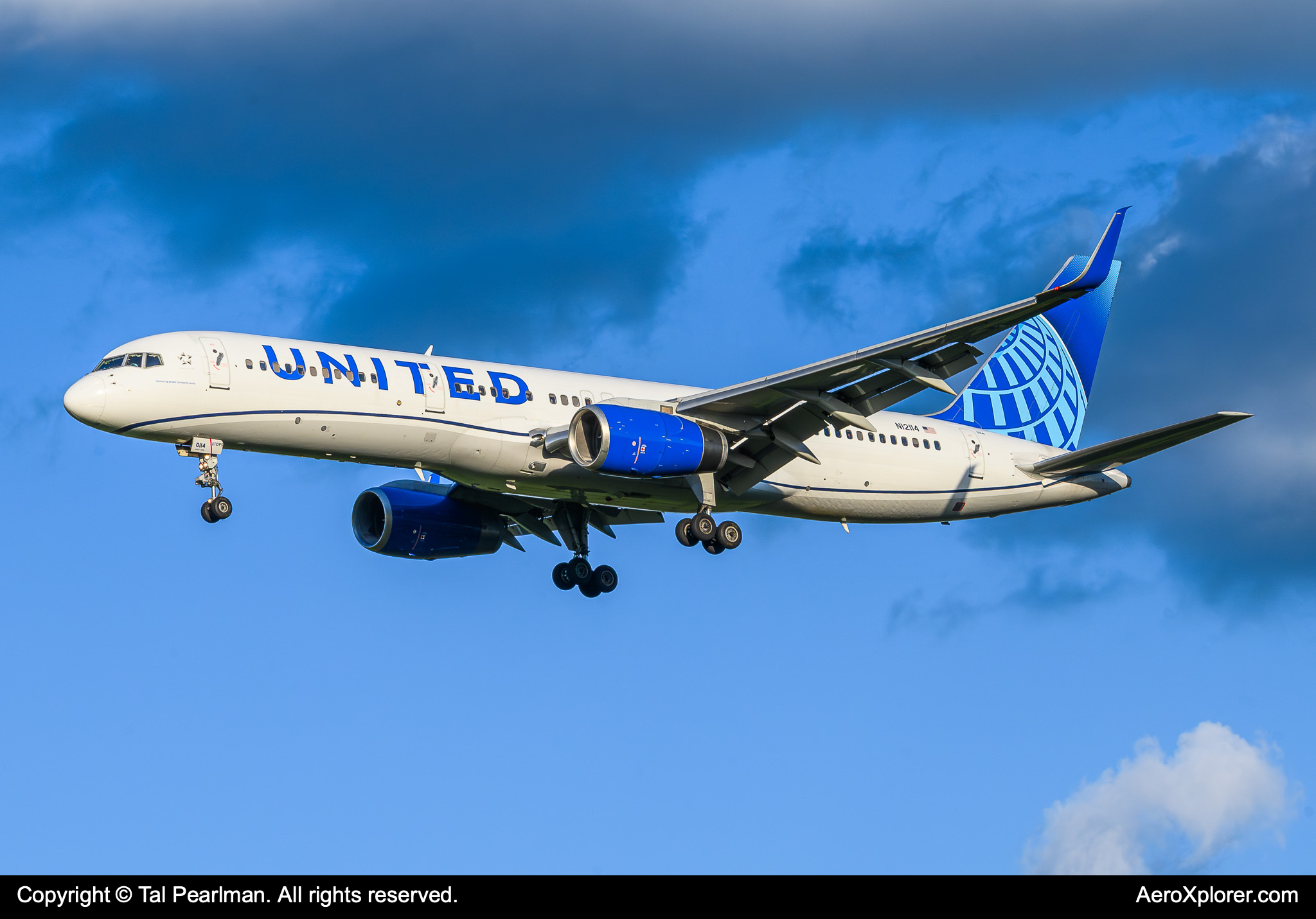 Full size: United Airlines Boeing 757-200 N12114 at Washington Dulles International Airport