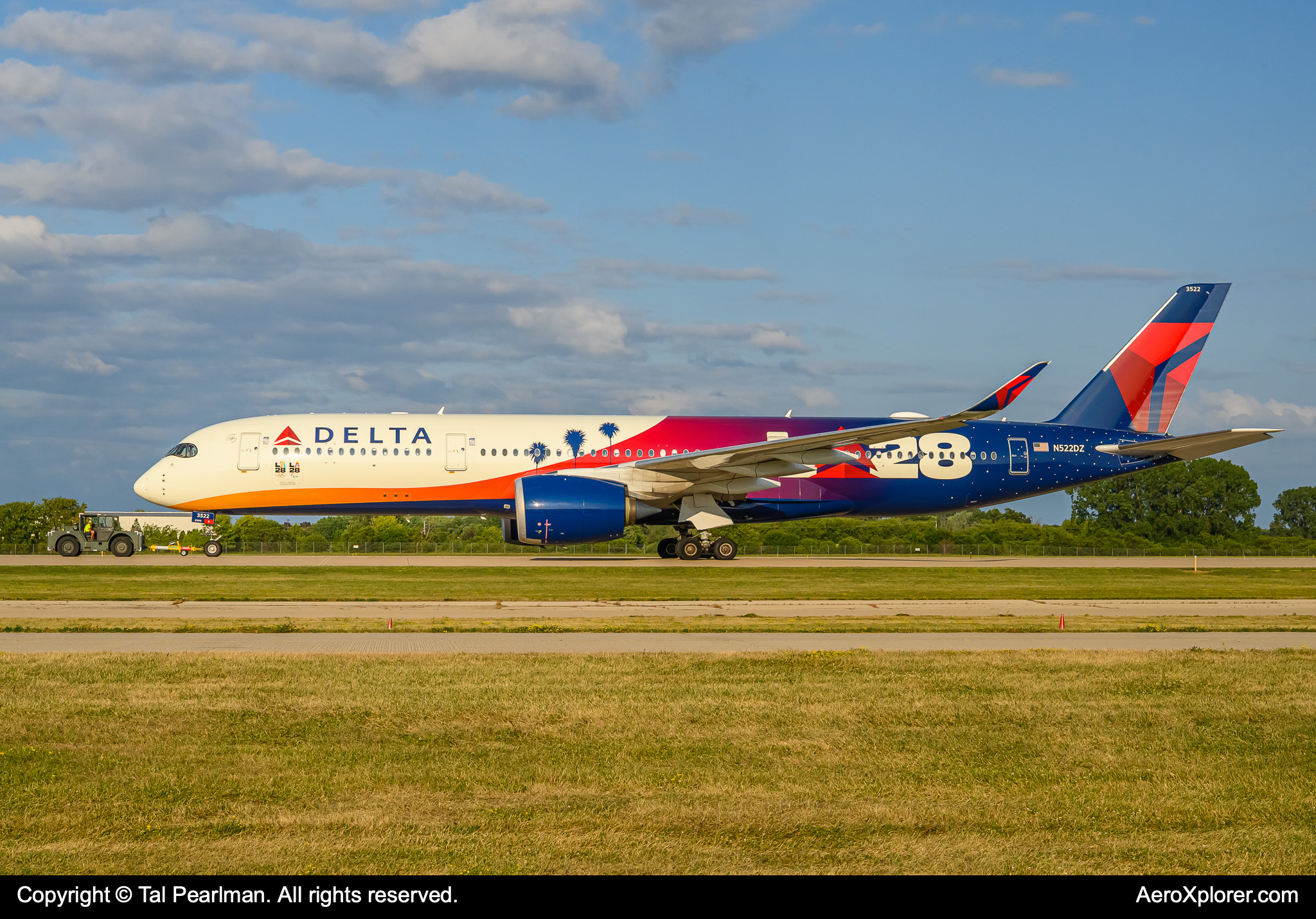 Full size: Delta Airlines Airbus A350-900 N522DZ at Wittman Regional Airport