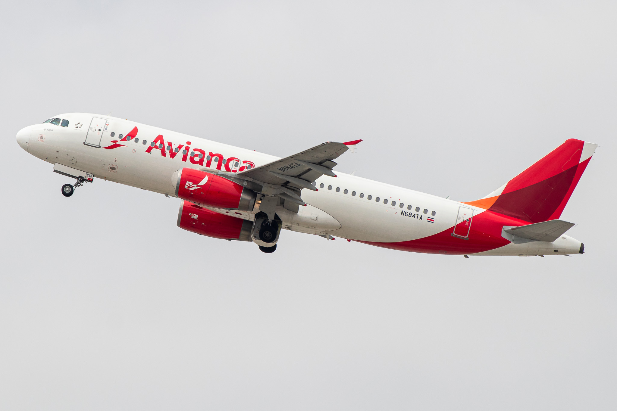 Full size: Avianca Airbus A320 N684TA at Los Angeles International Airport