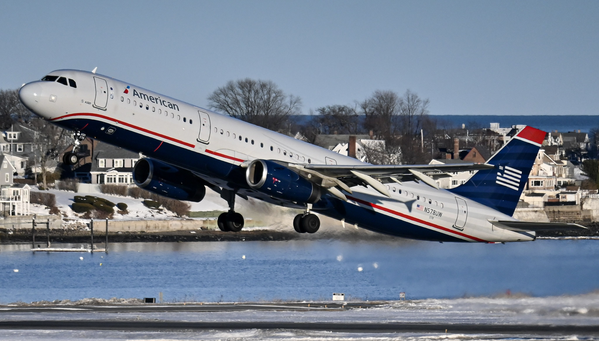 Full size: American Airlines Airbus A321-200 N578UW at General Edward Lawrence Logan International Airport