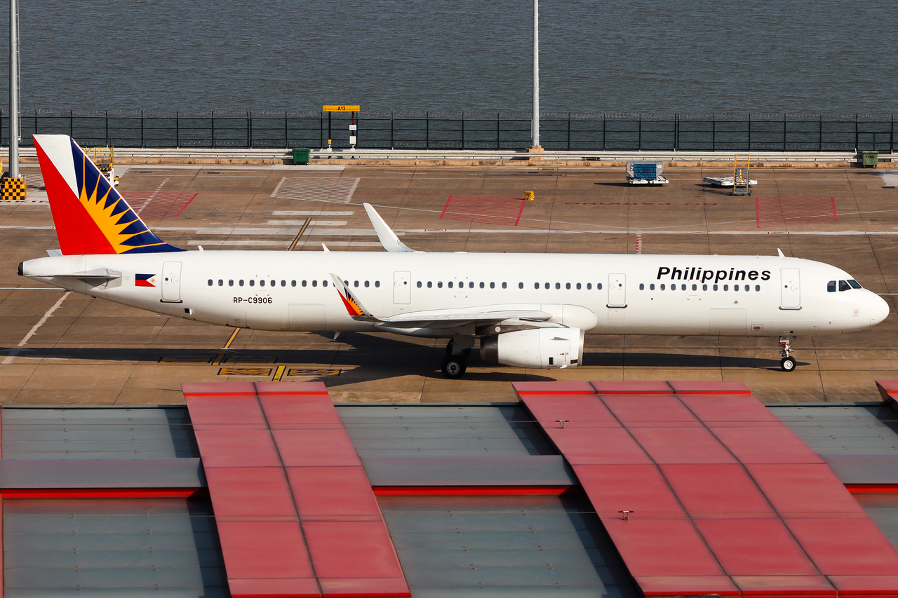 Full size: Philippine Airlines Airbus A321-200 RP-C9906 at Macau International Airport