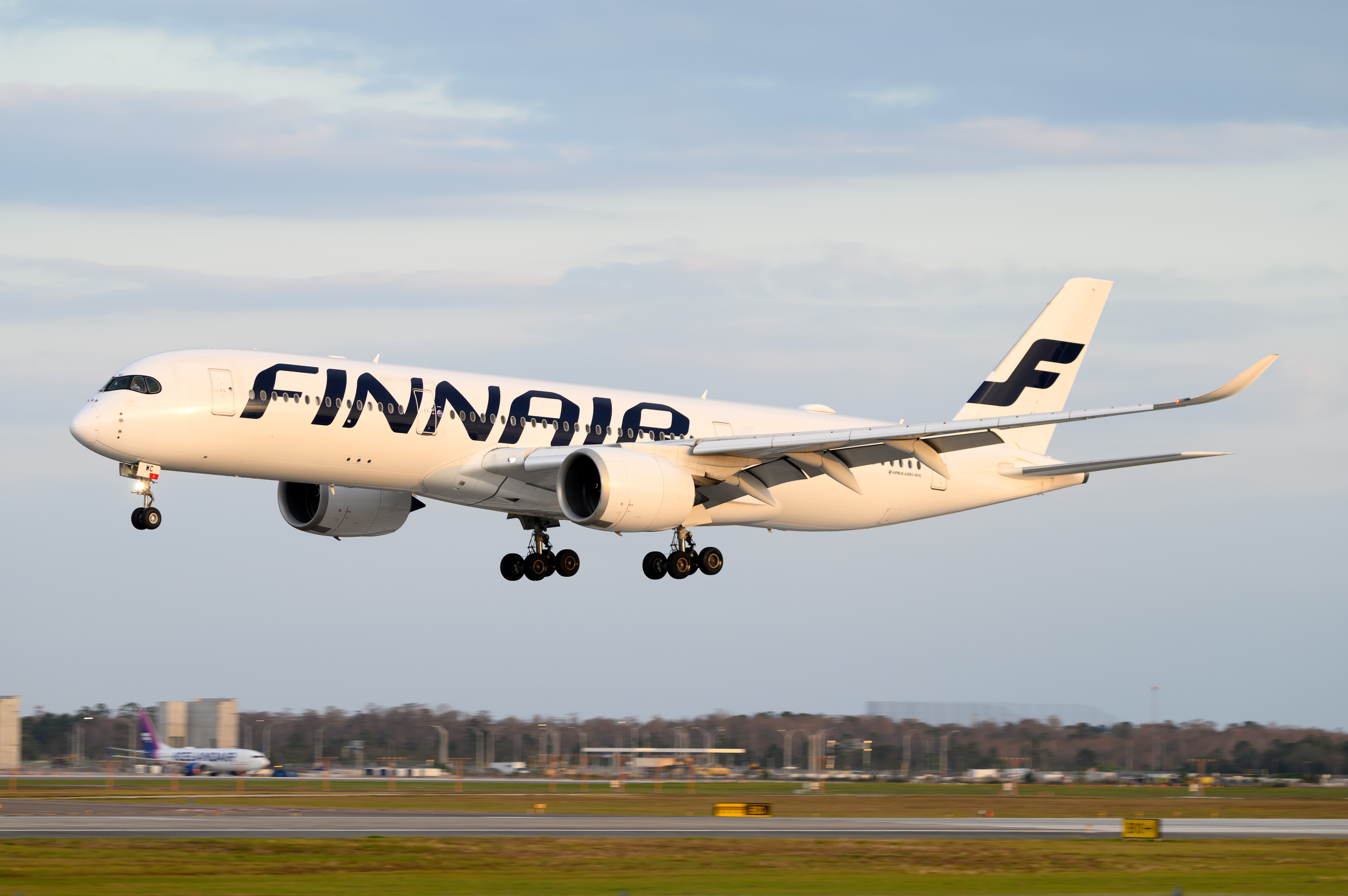 Full size: Finnair Airbus A350-900 OH-LWC at Orlando International Airport