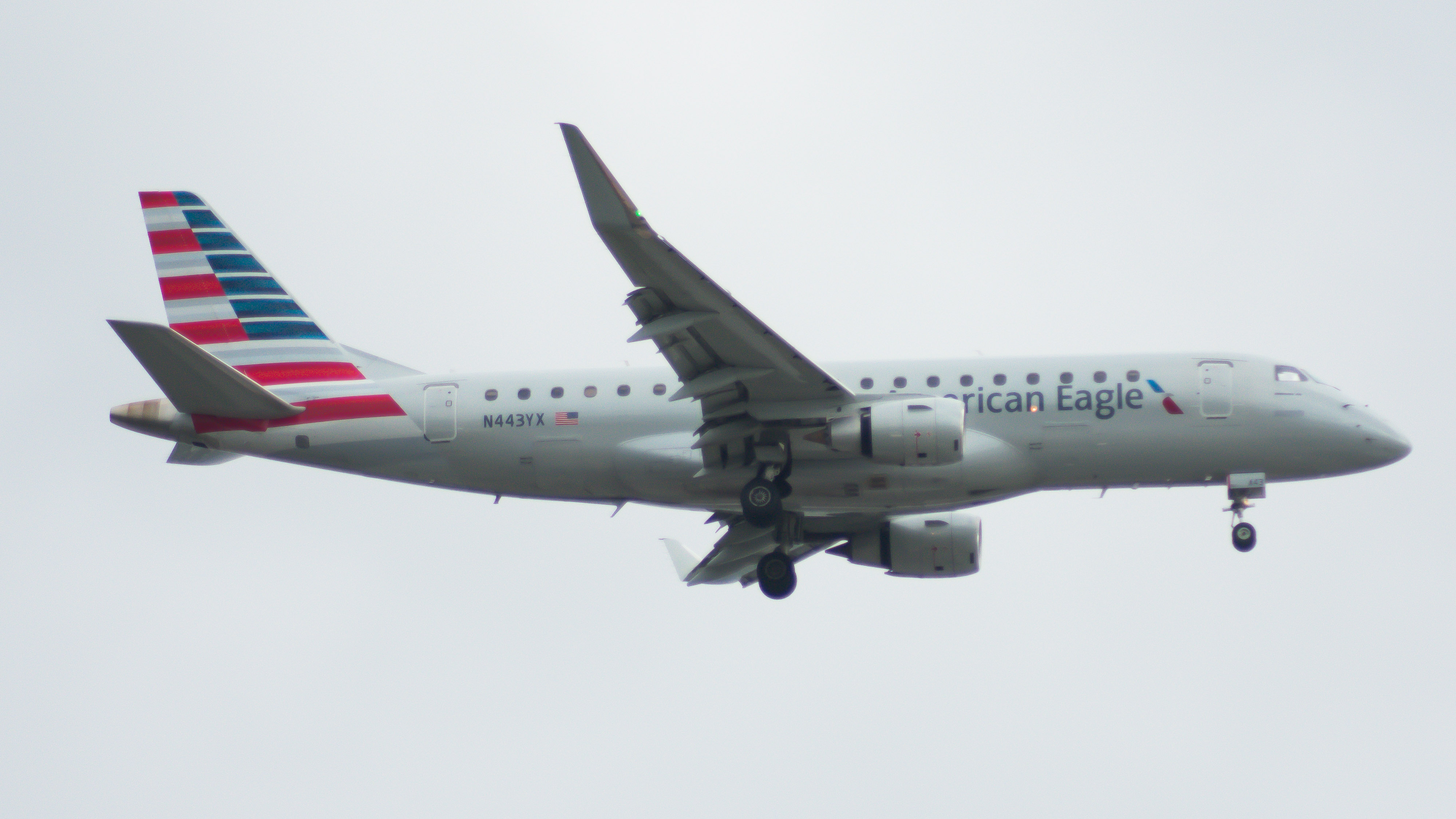 Full size: American Eagle Embraer E175 N443YX at Chicago O'Hare International Airport
