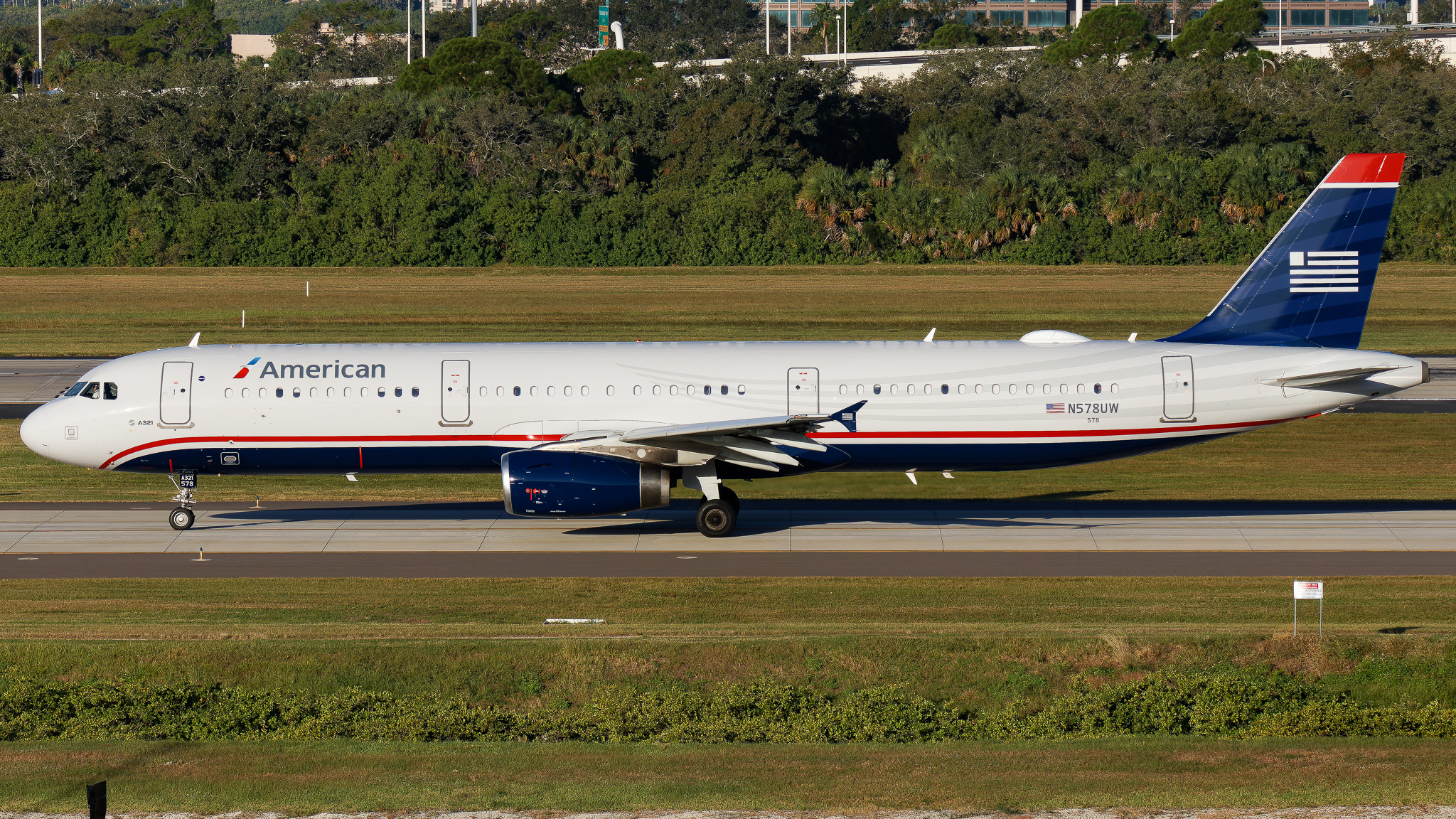 Full size: American Airlines Airbus A321-200 N578UW at Tampa International Airport