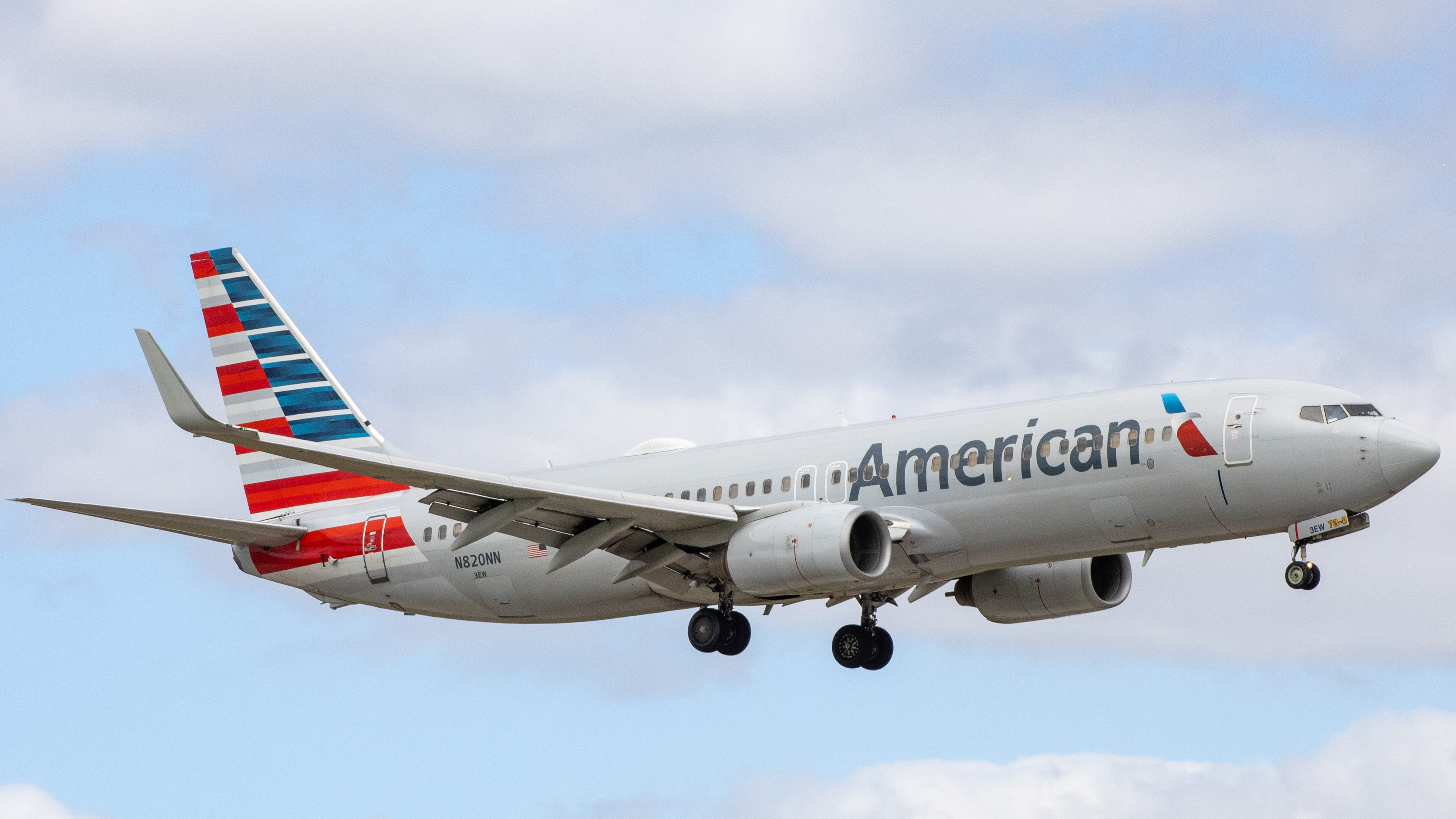 Full size: American Airlines Boeing 737-800 N820NN at Miami International Airport