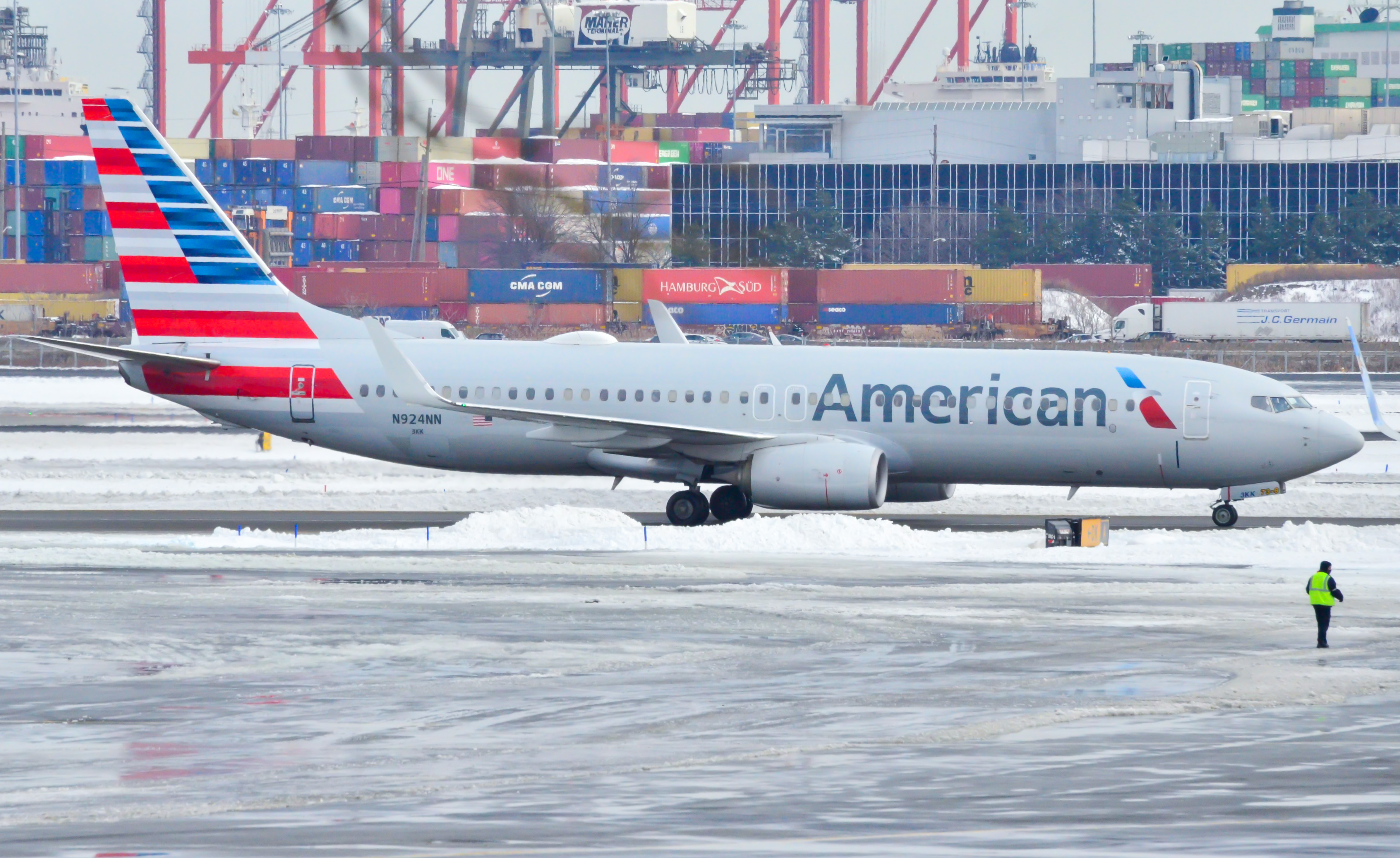 Full size: American Airlines Boeing 737-800 N924NN at Newark Liberty International Airport
