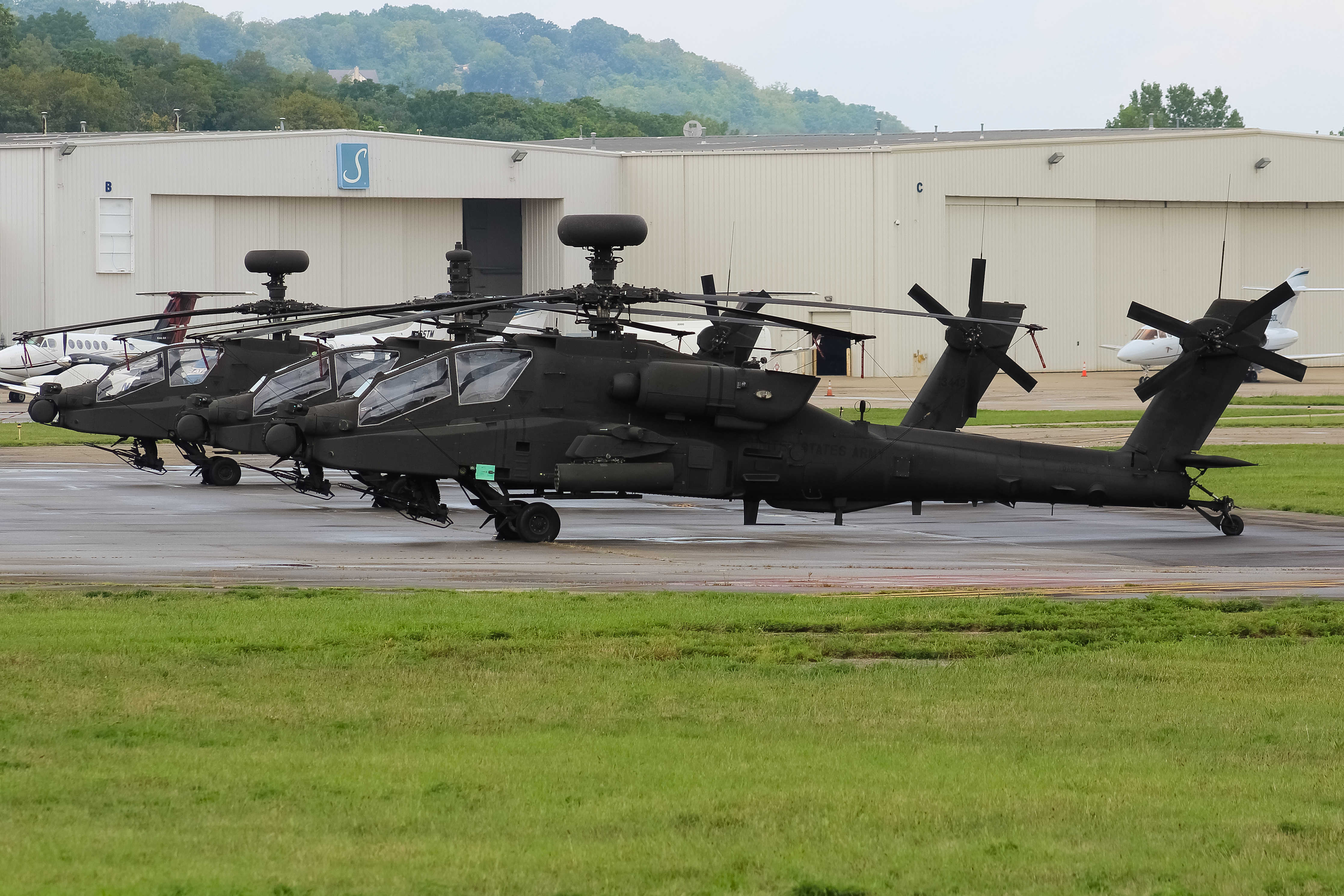 Full size: USA - United States Army Boeing AH-64 Apache N/A at Cincinnati Municipal Airport/Lunken Field