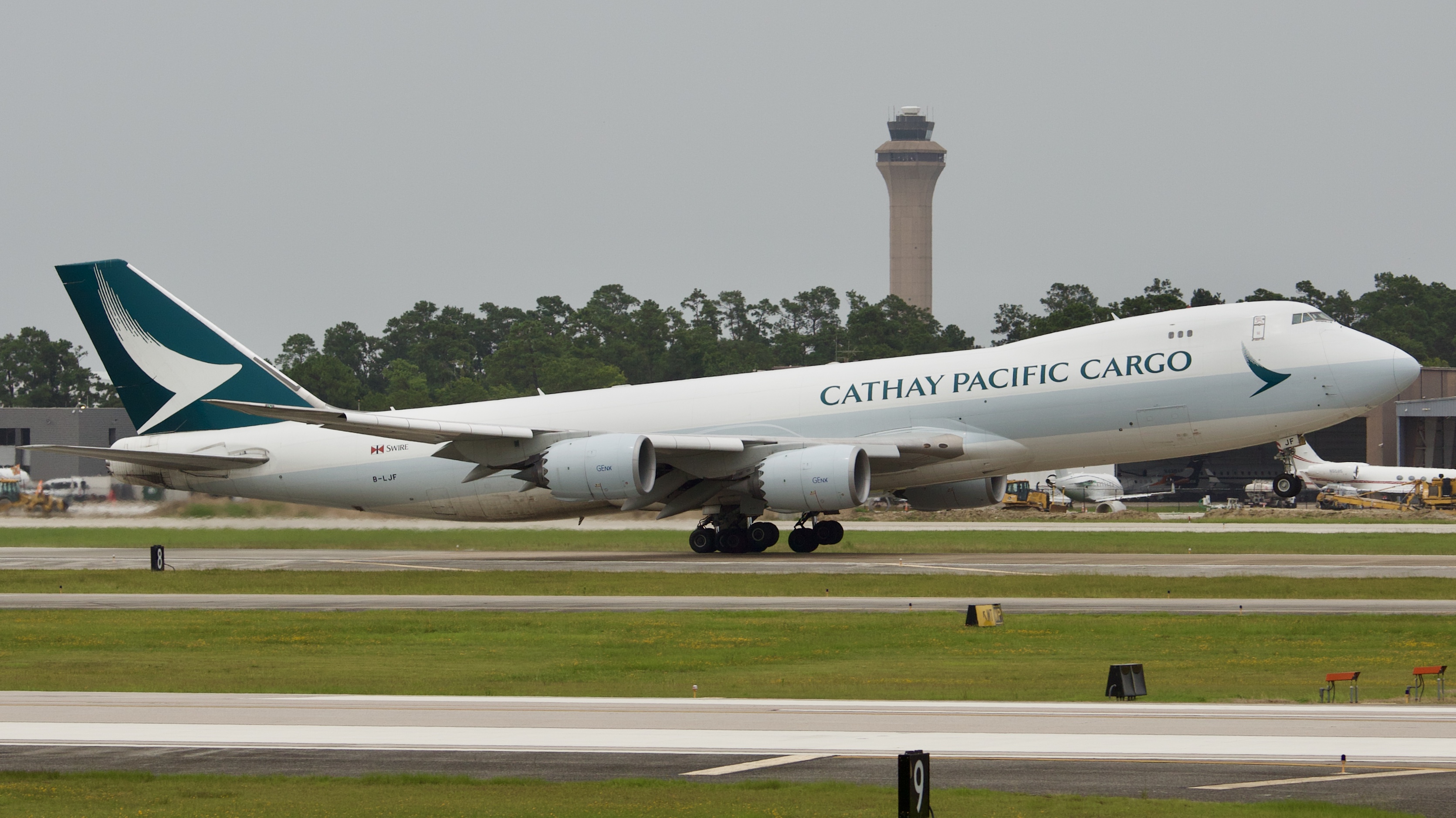 Full size: Cathay Pacific Cargo Boeing 747-8F B-LJF at Houston-George Bush Intercontinental Airport