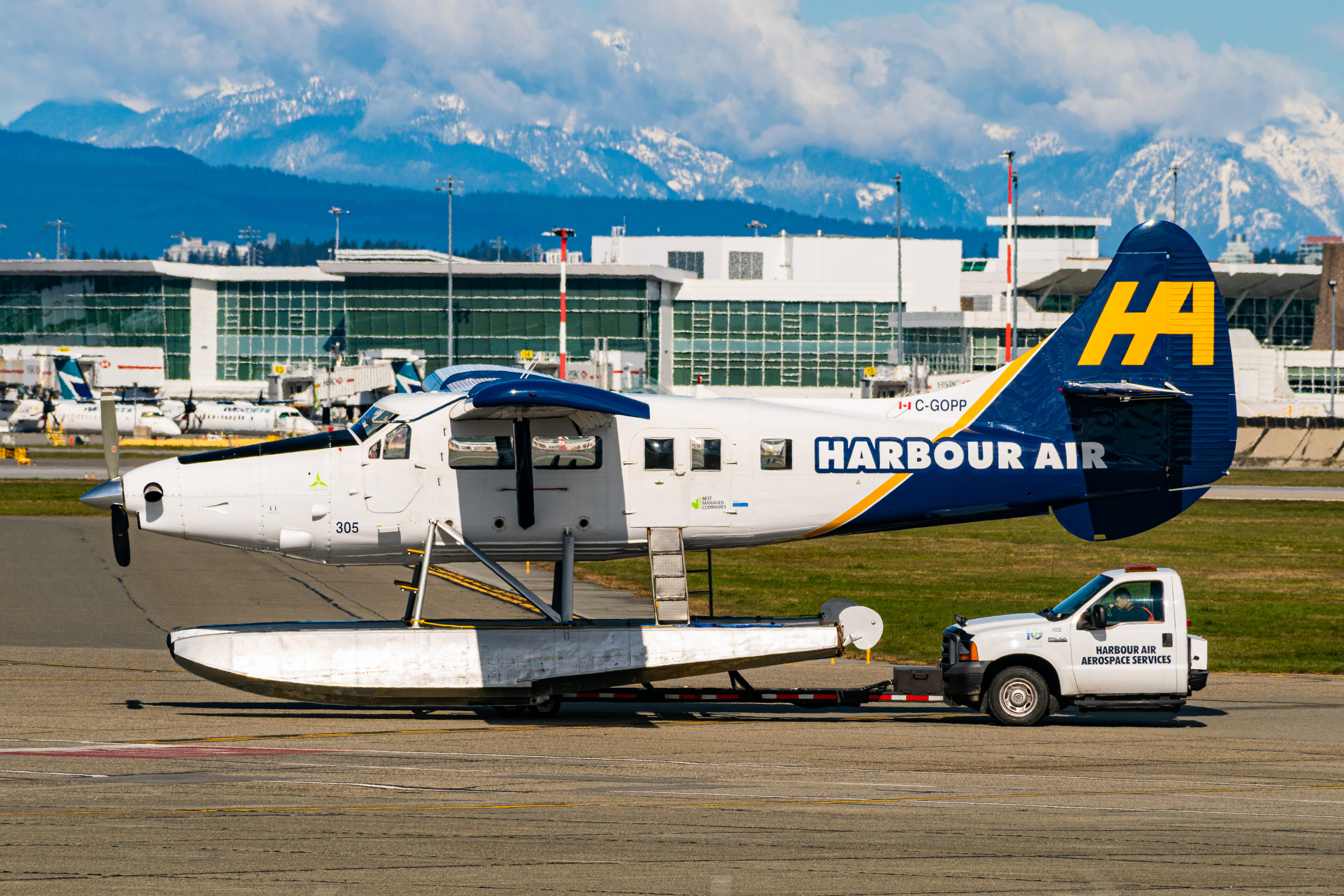 Full size: Harbour Air De Havilland DHC-3 C-GOPP at Vancouver International Airport