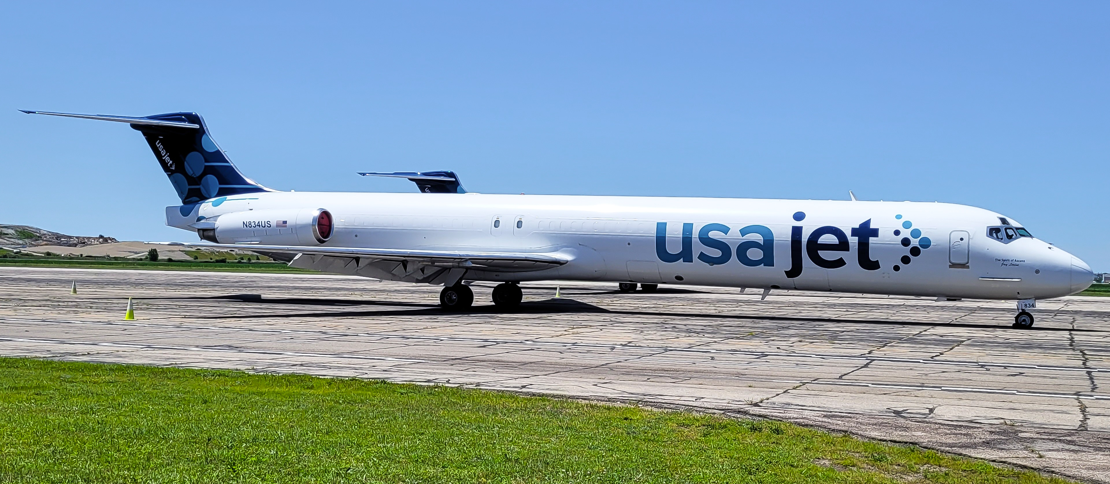 Full size: USA Jet Airlines McDonnell Douglas MD-88 N834US at Willow Run Airport