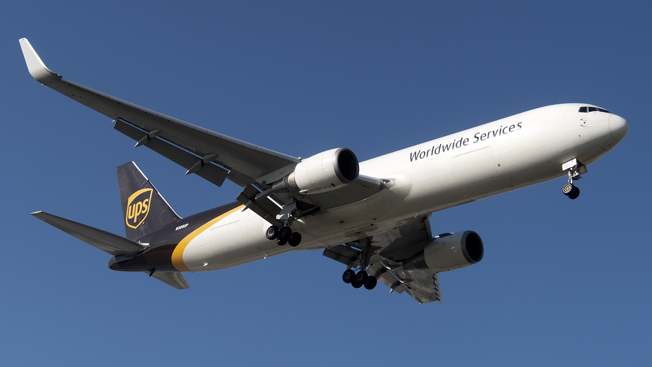 Full size: United Parcel Service Boeing 767-300F N306UP at Louisville Muhammad Ali International Airport
