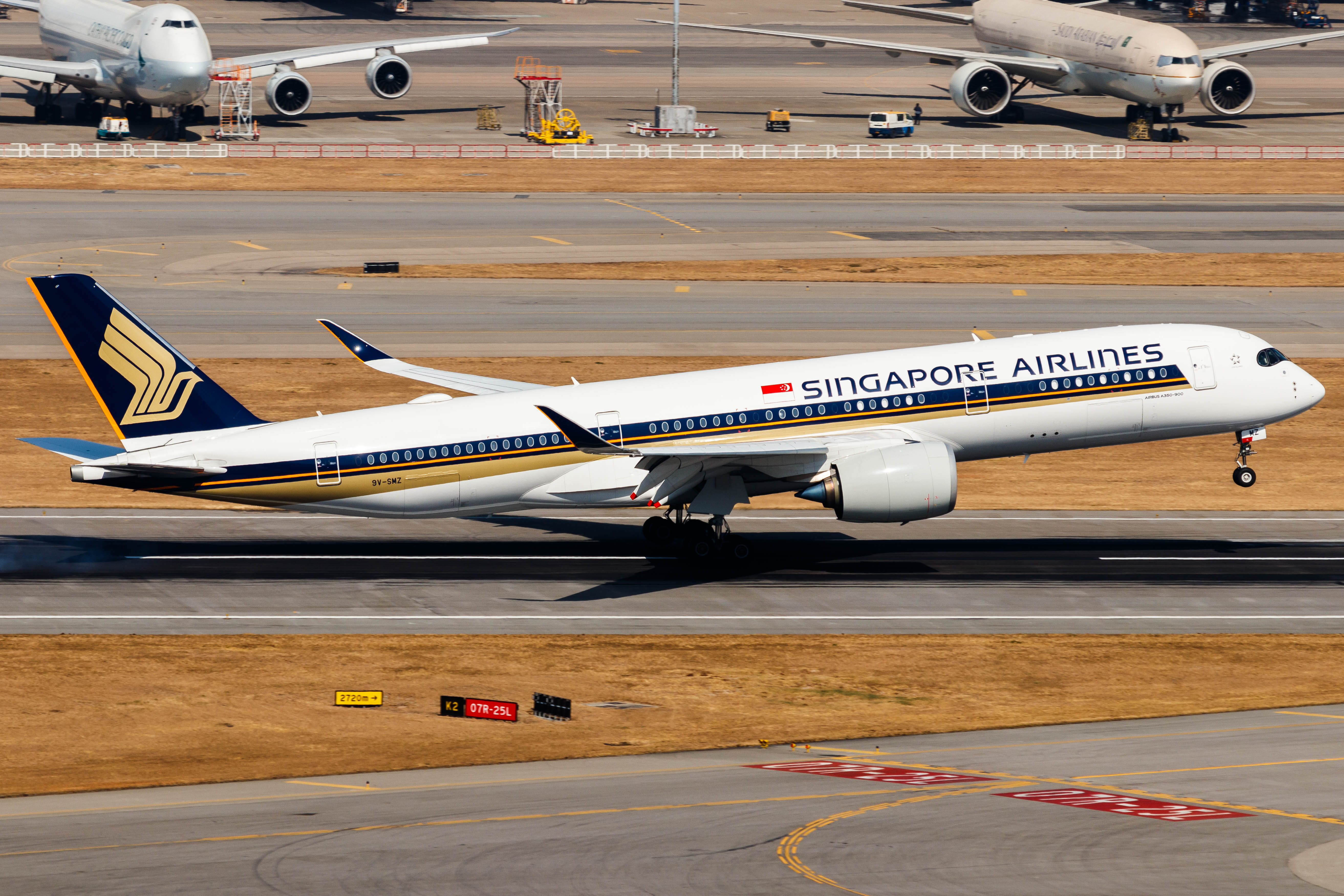 Full size: Singapore Airlines Airbus A350-900 9V-SMZ at Hong Kong International Airport