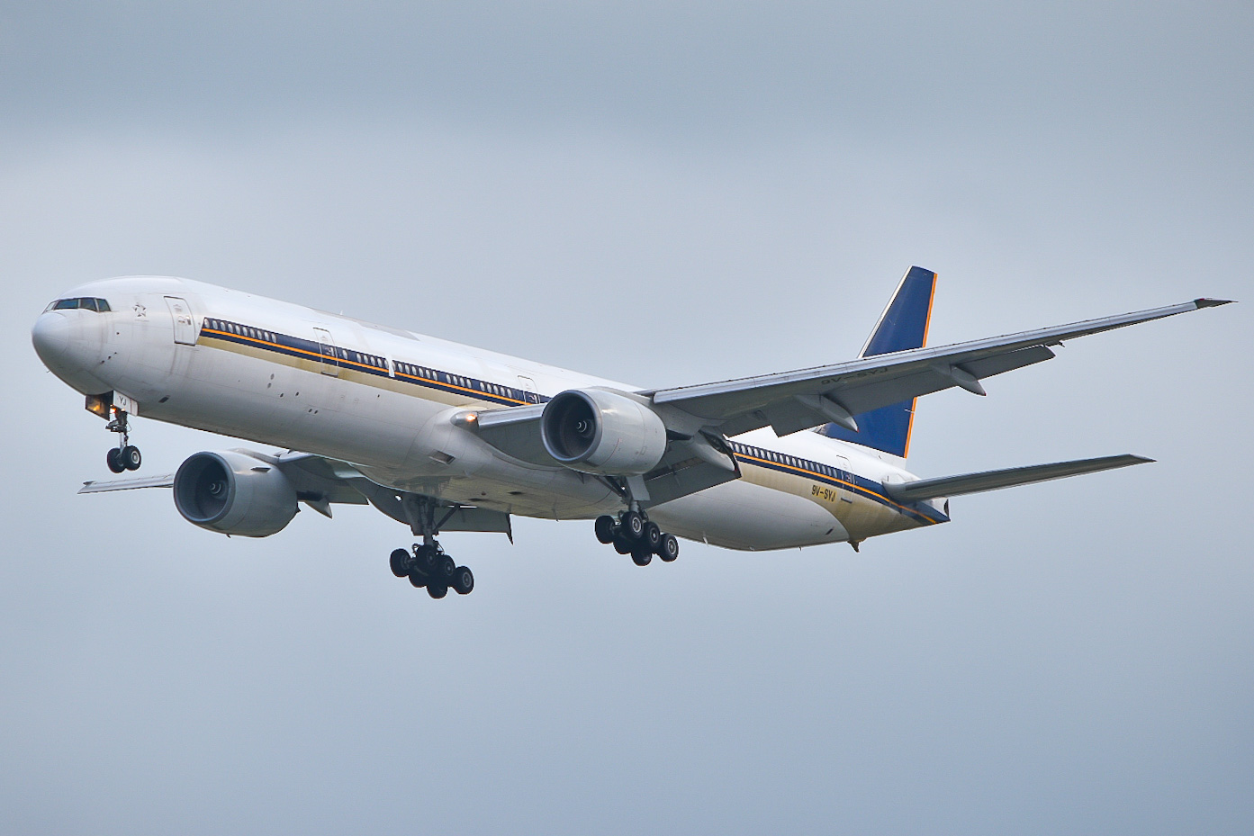 Full size: Singapore Airlines Boeing 777-300 9V-SYJ at Singapore-Changi Airport