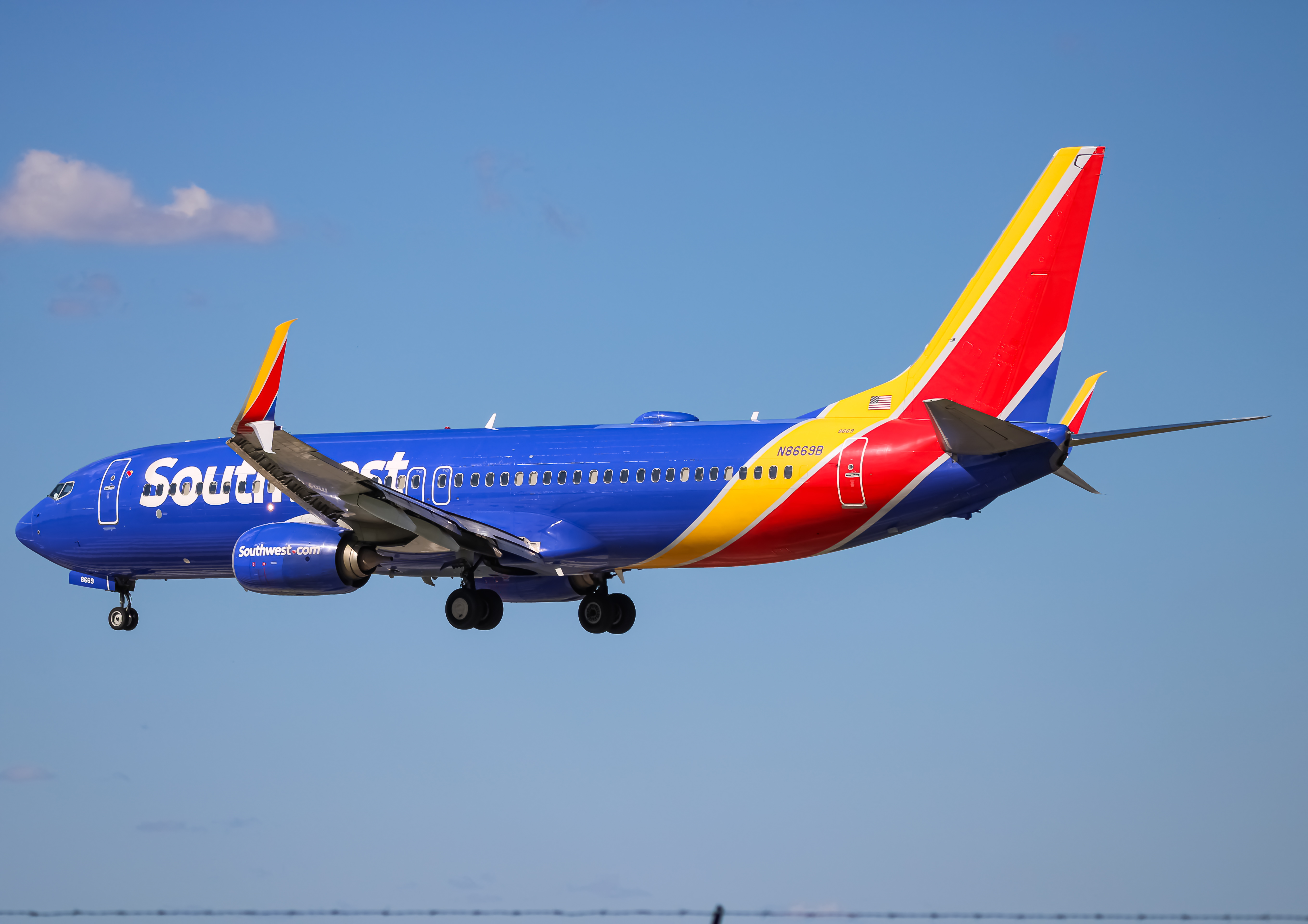 Full size: Southwest Airlines Boeing 737-800 N8669B at Baltimore/Washington International Thurgood Marshall Airport