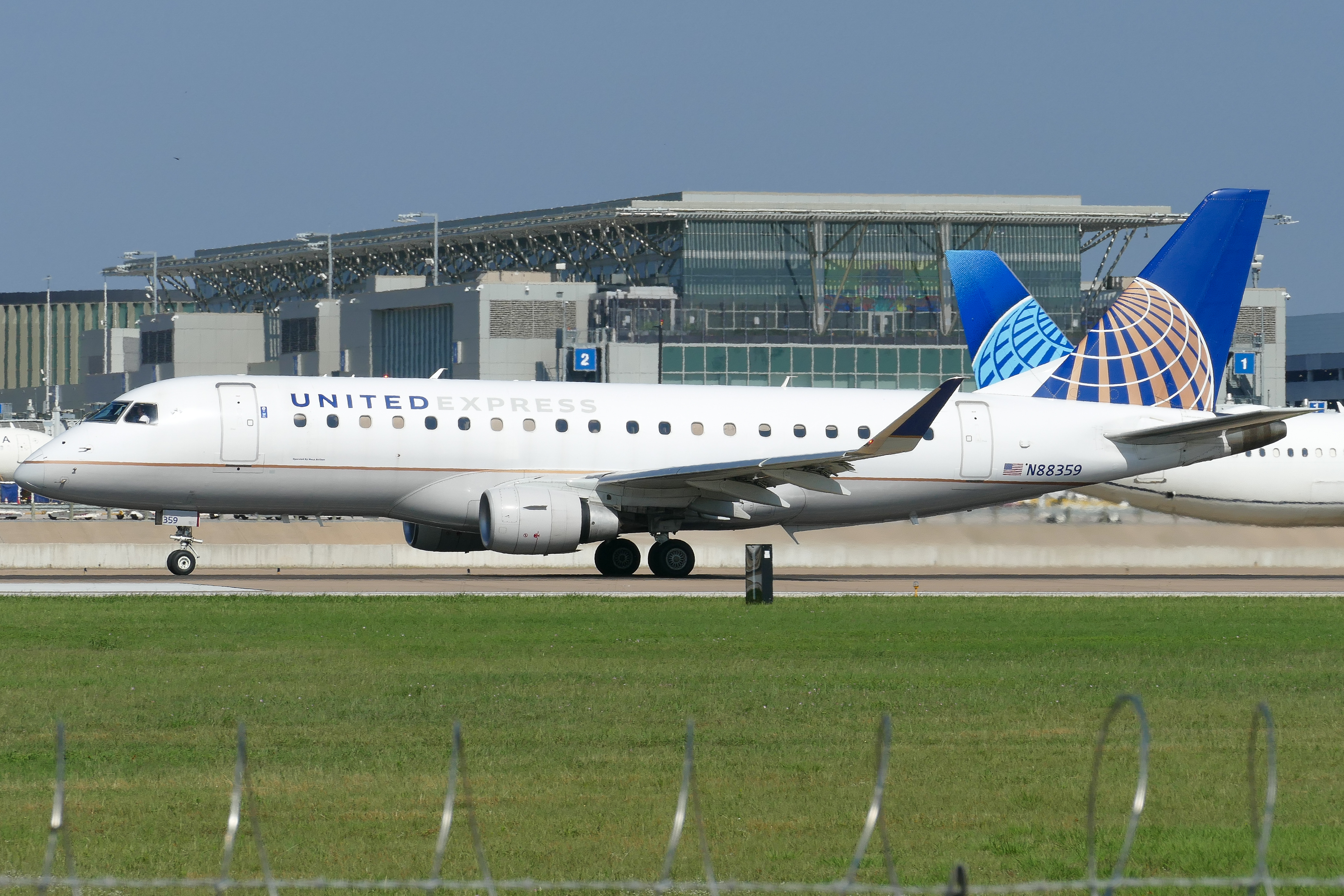 Full size: United Express Embraer E175 N88359 at Austin-Bergstrom International Airport
