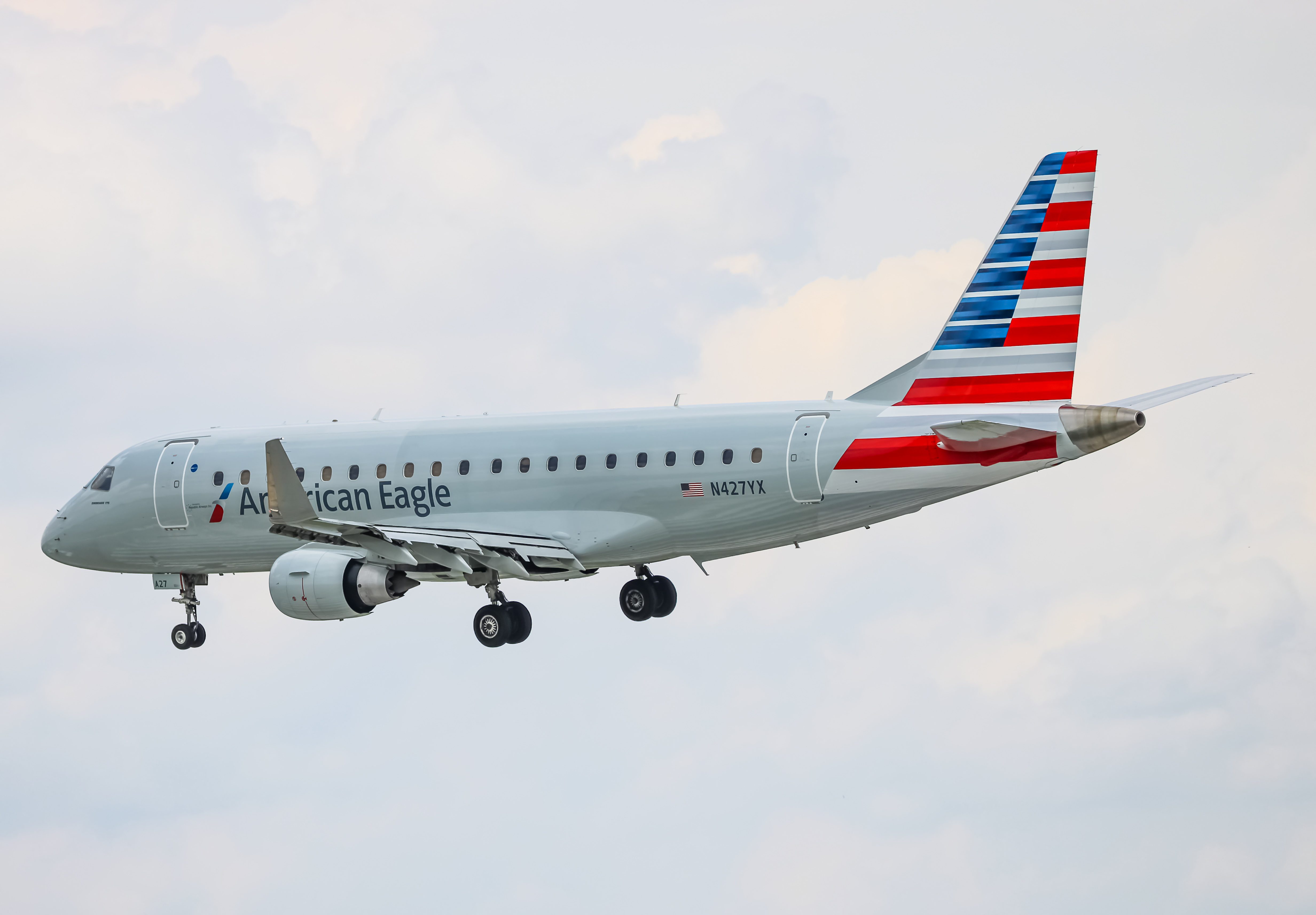 Full size: American Eagle Embraer E175 N427YX at Baltimore/Washington International Thurgood Marshall Airport