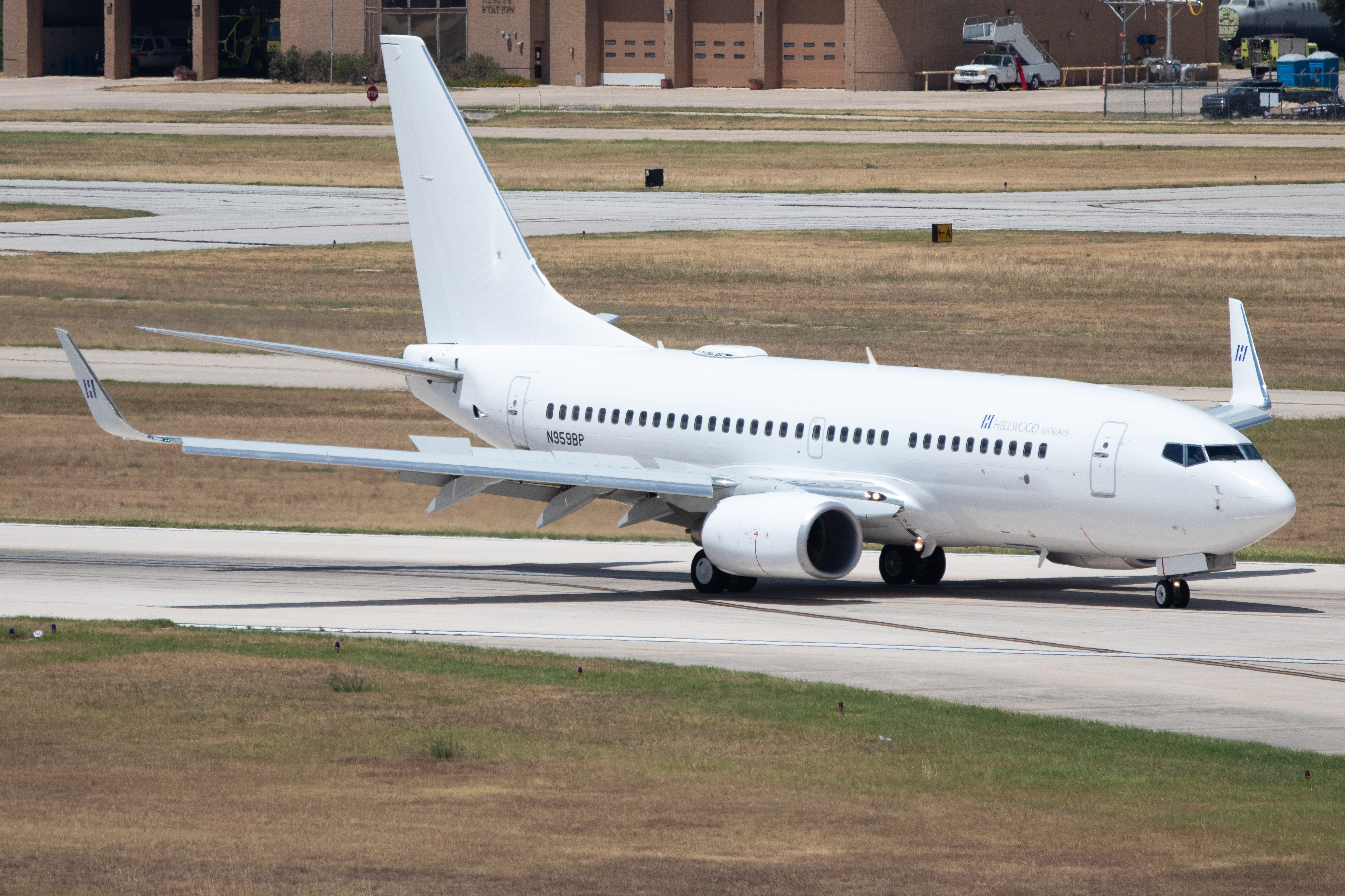 Full size: Hillwood Airways Boeing 737-700 N959BP at San Antonio International Airport