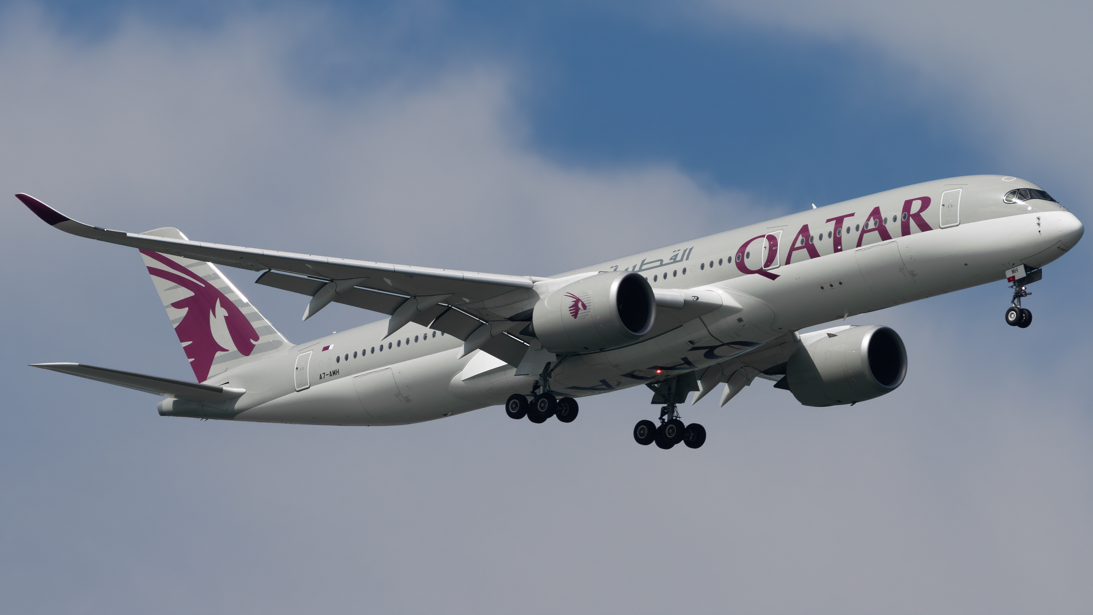 Full size: Qatar Airways Airbus A350-900 A7-AMH at Singapore-Changi Airport