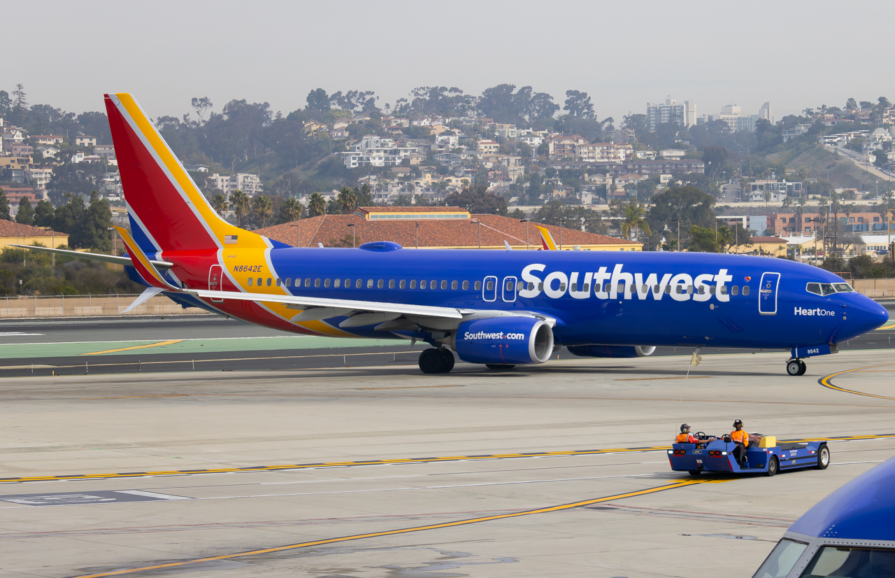 Full size: Southwest Airlines Boeing 737-800 N8642E at San Diego International Airport