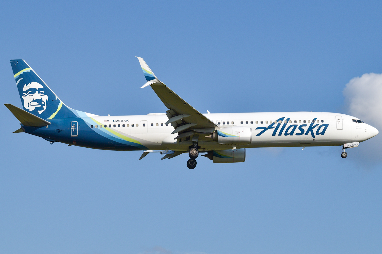 Full size: Alaska Airlines Boeing 737-900ER N268AK at Raleigh-Durham International Airport