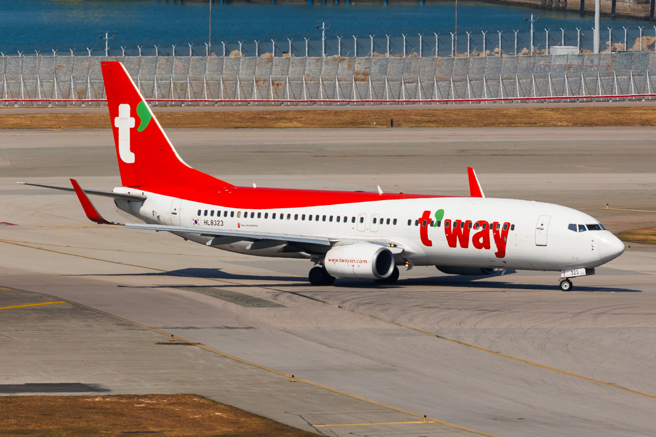 Full size: T\'way Air Boeing 737-800 HL8323 at Hong Kong International Airport