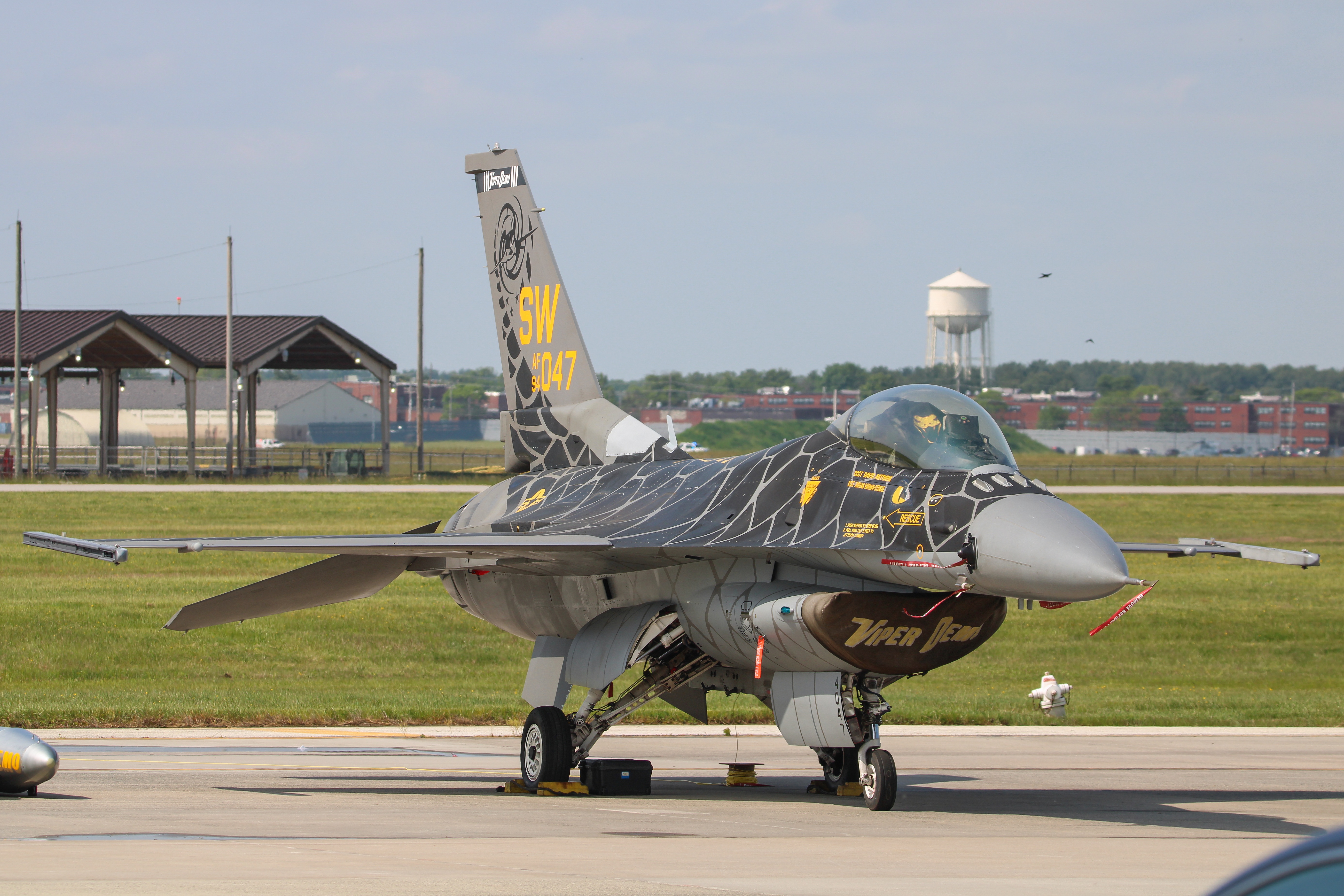 Full size: USAF - United States Air Force General Dynamics F-16 Fighting Falcon 94-0047 at McGuire Field (Joint Base Mc Guire Dix Lakehurst) Airport