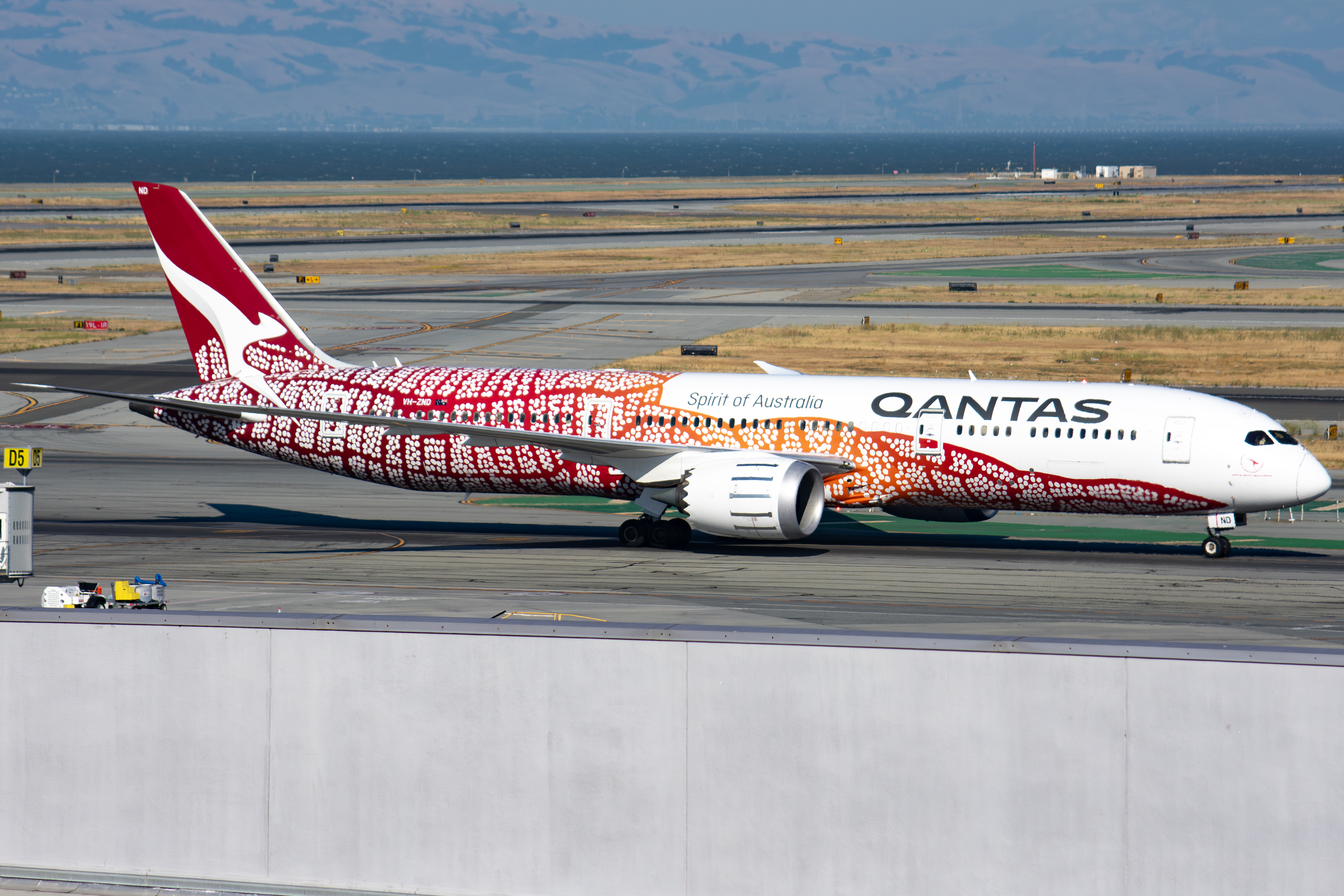 Full size: Qantas Airways Boeing 787-9 VH-ZND at San Francisco International Airport