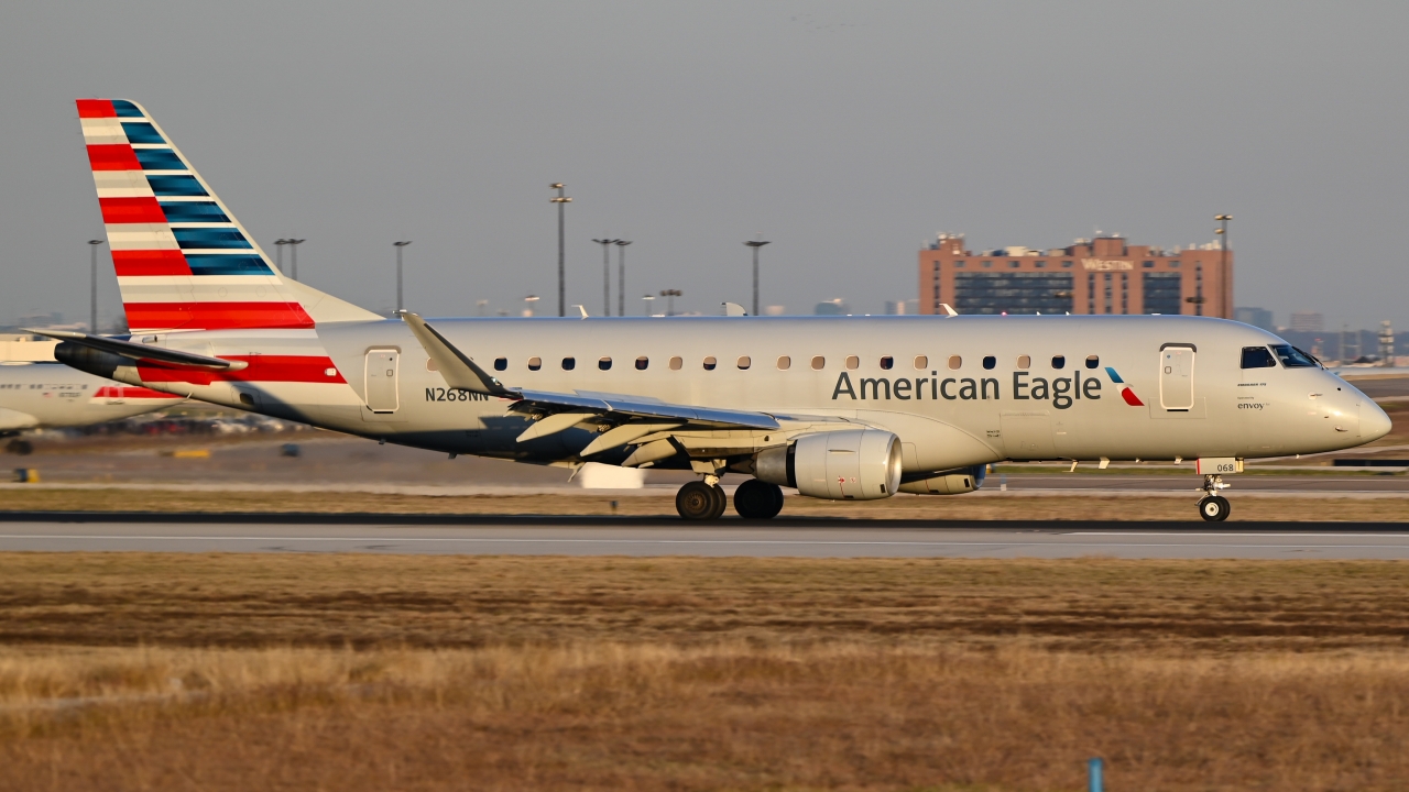 Full size: American Eagle Embraer E175LR N268NN at Dallas-Fort Worth International Airport