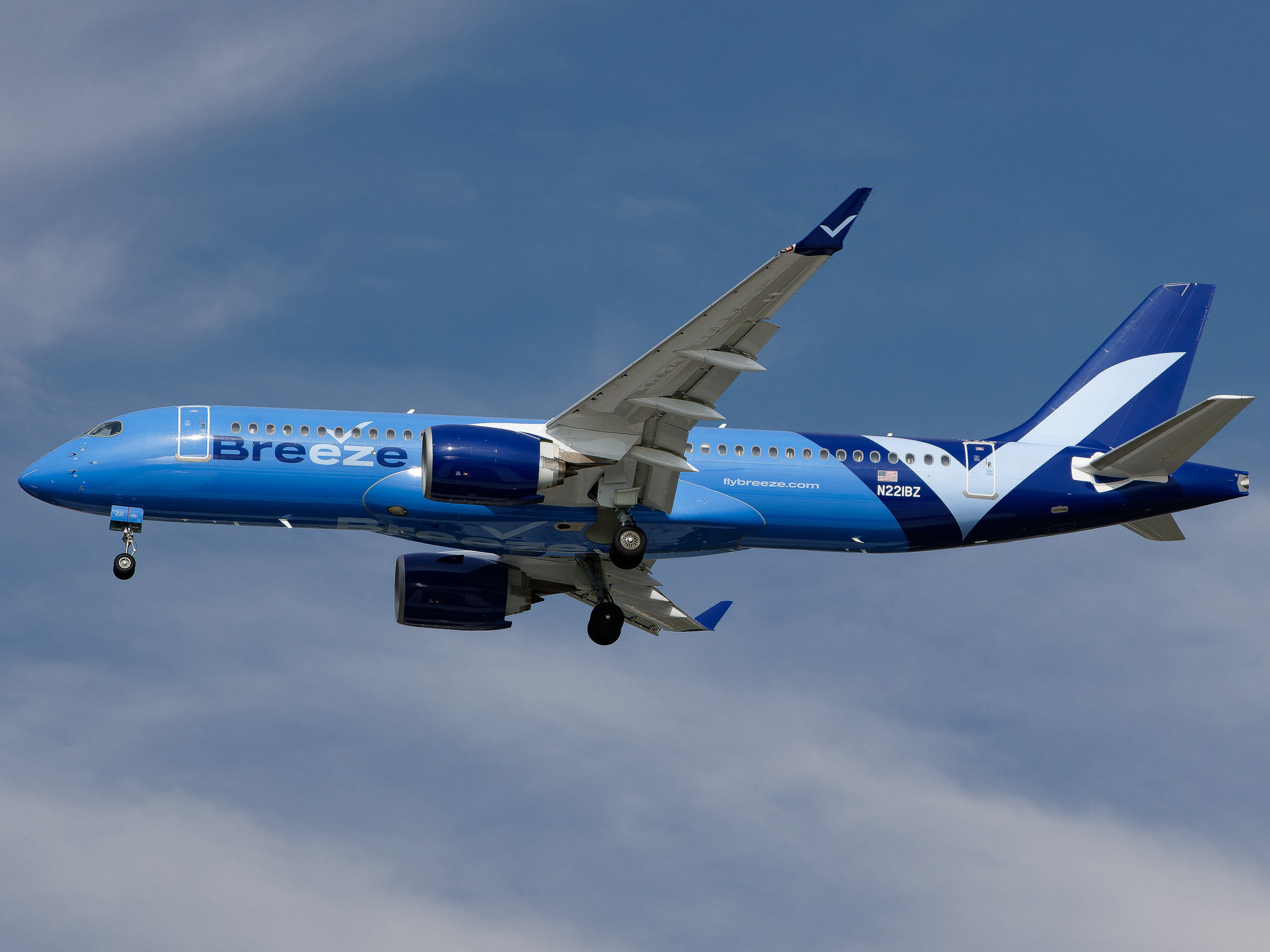 Full size: Breeze Airways Airbus A220-300 N221BZ at Tampa International Airport