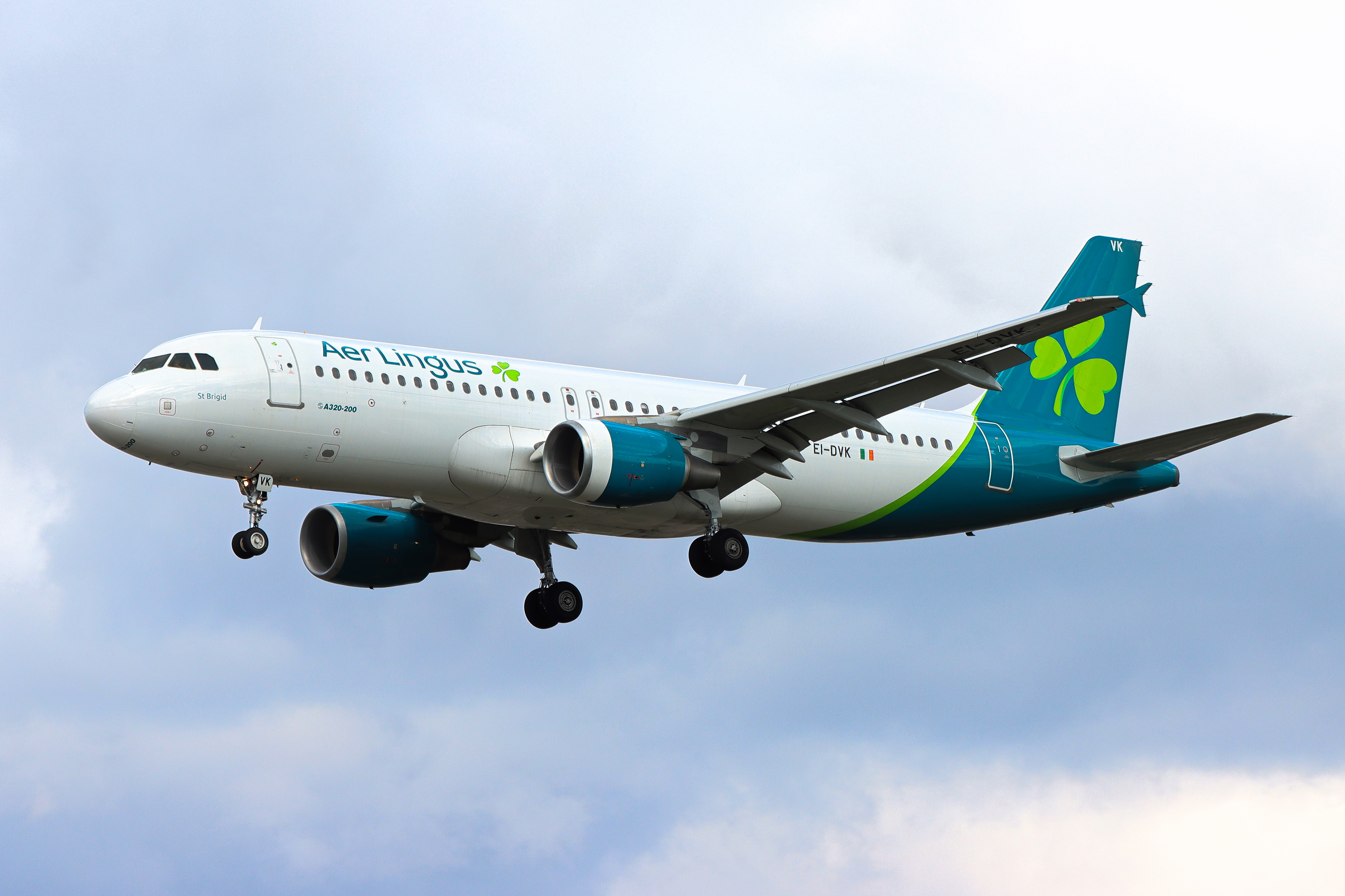 Full size: Aer Lingus Airbus A320 EI-DVK at London Heathrow International Airport