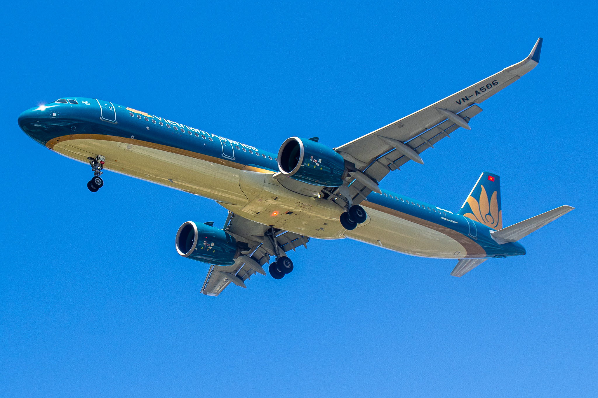 Full size: Vietnam Airlines Airbus A321NEO VN-A506 at Da Nang International Airport