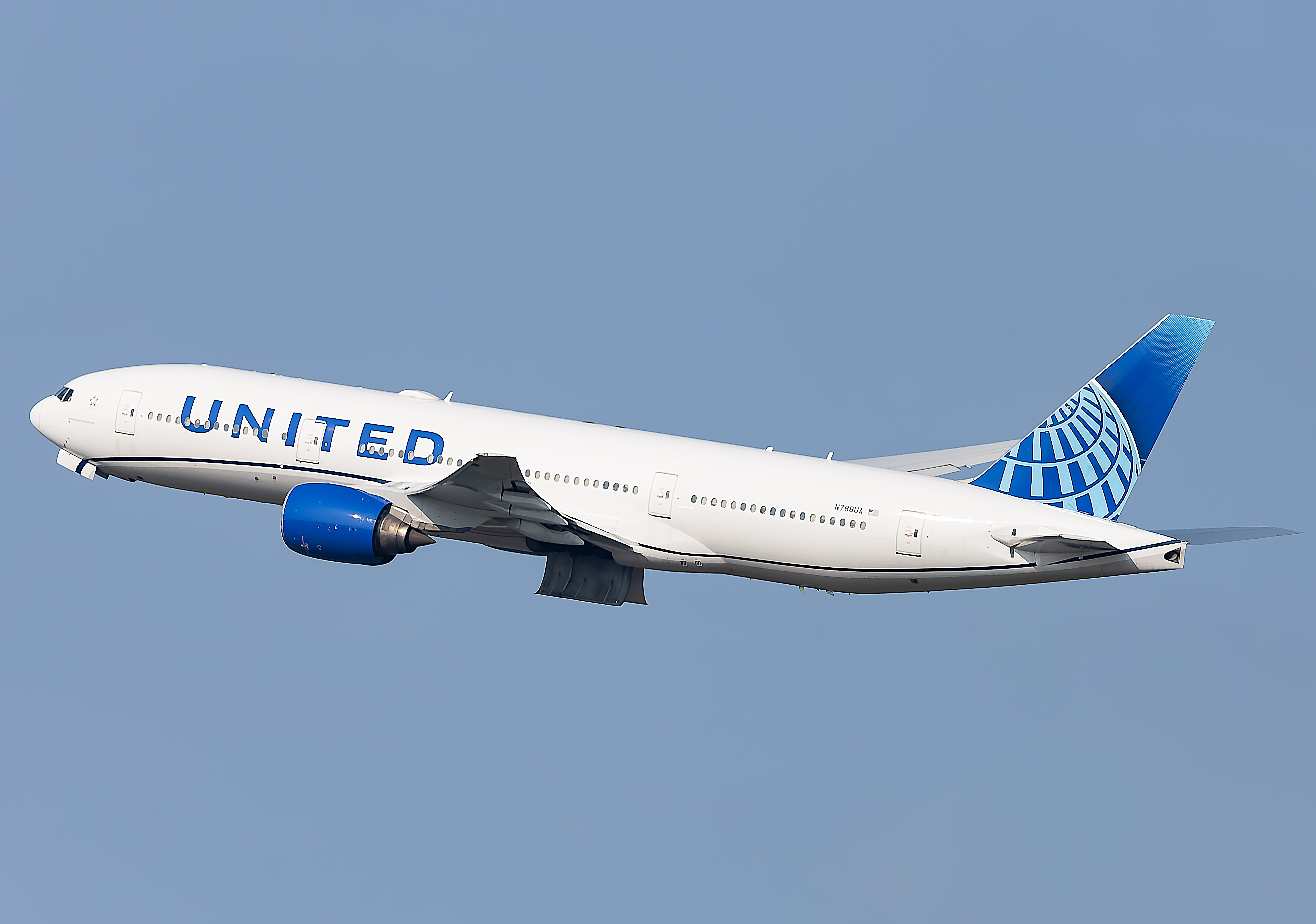 Full size: United Airlines Boeing 777-200 N788UA at Washington Dulles International Airport