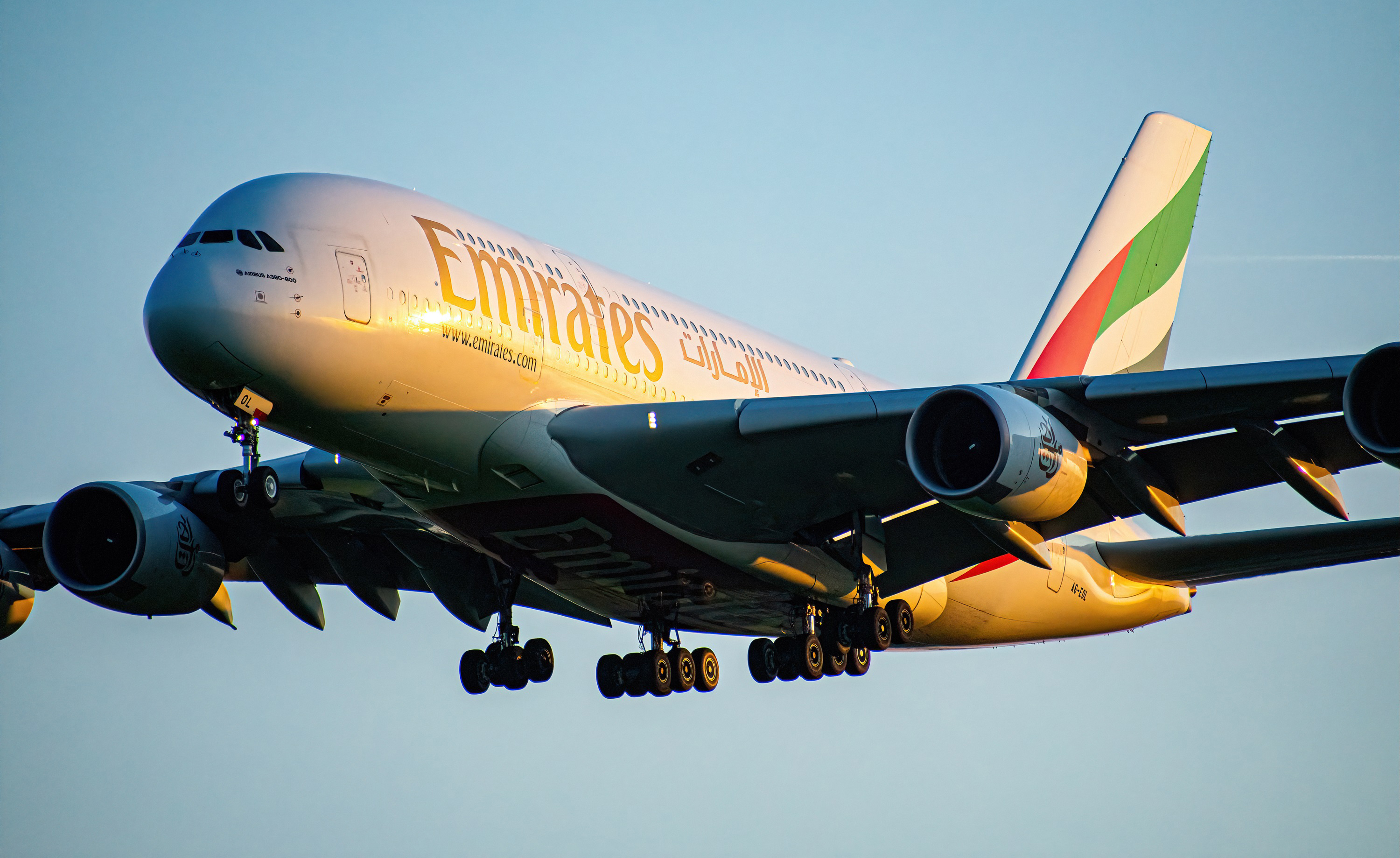 Full size: Emirates Airbus A380-800 A6-EOL at Munich International Airport
