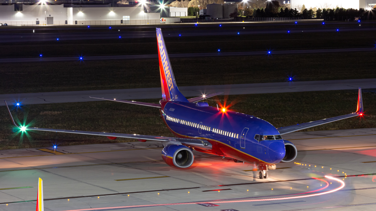 Full size: Southwest Airlines Boeing 737-700 N551WN at John Glenn Columbus International Airport