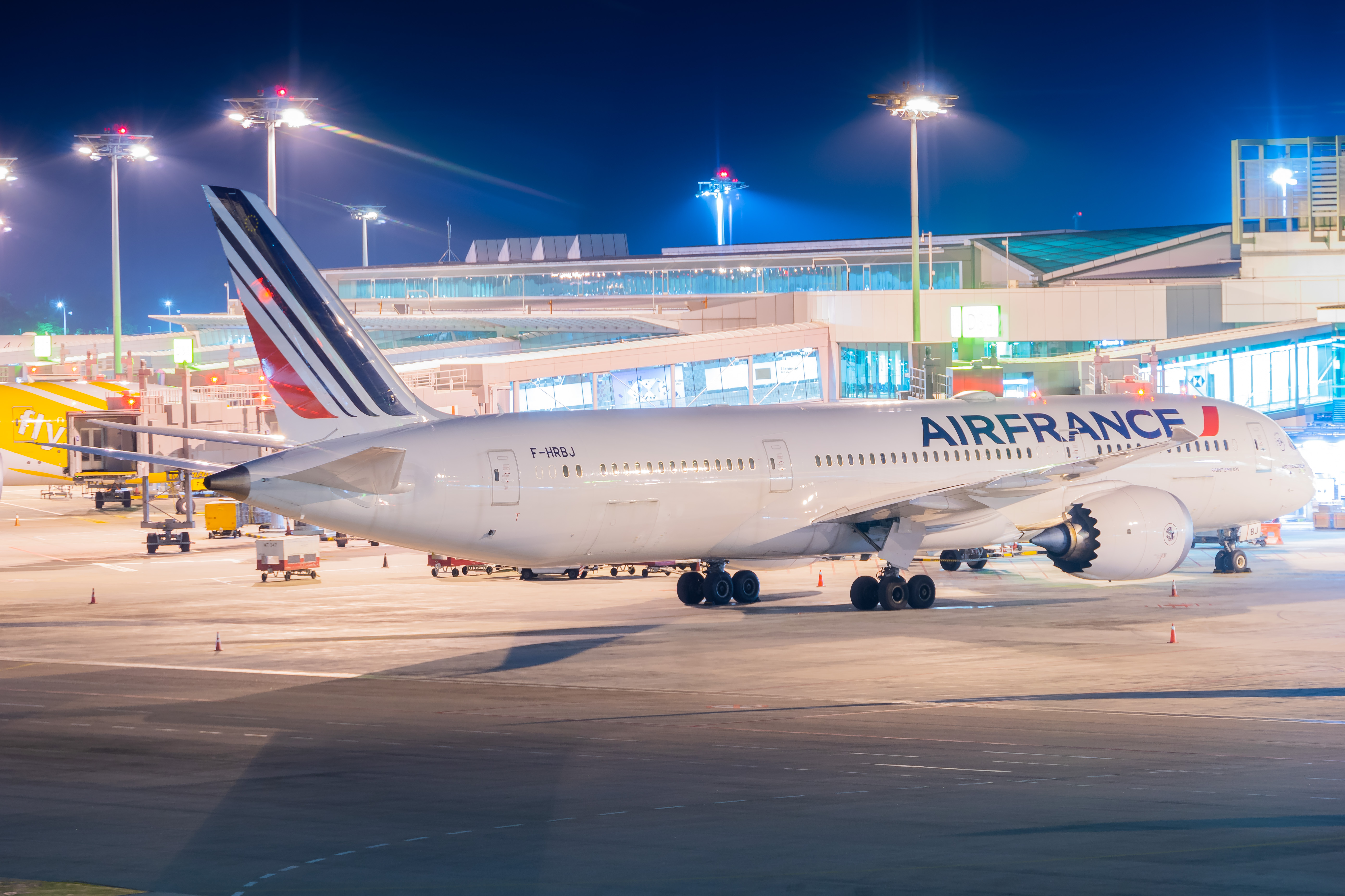 Full size: Air France Boeing 787-9 F-HRBJ at Singapore-Changi Airport