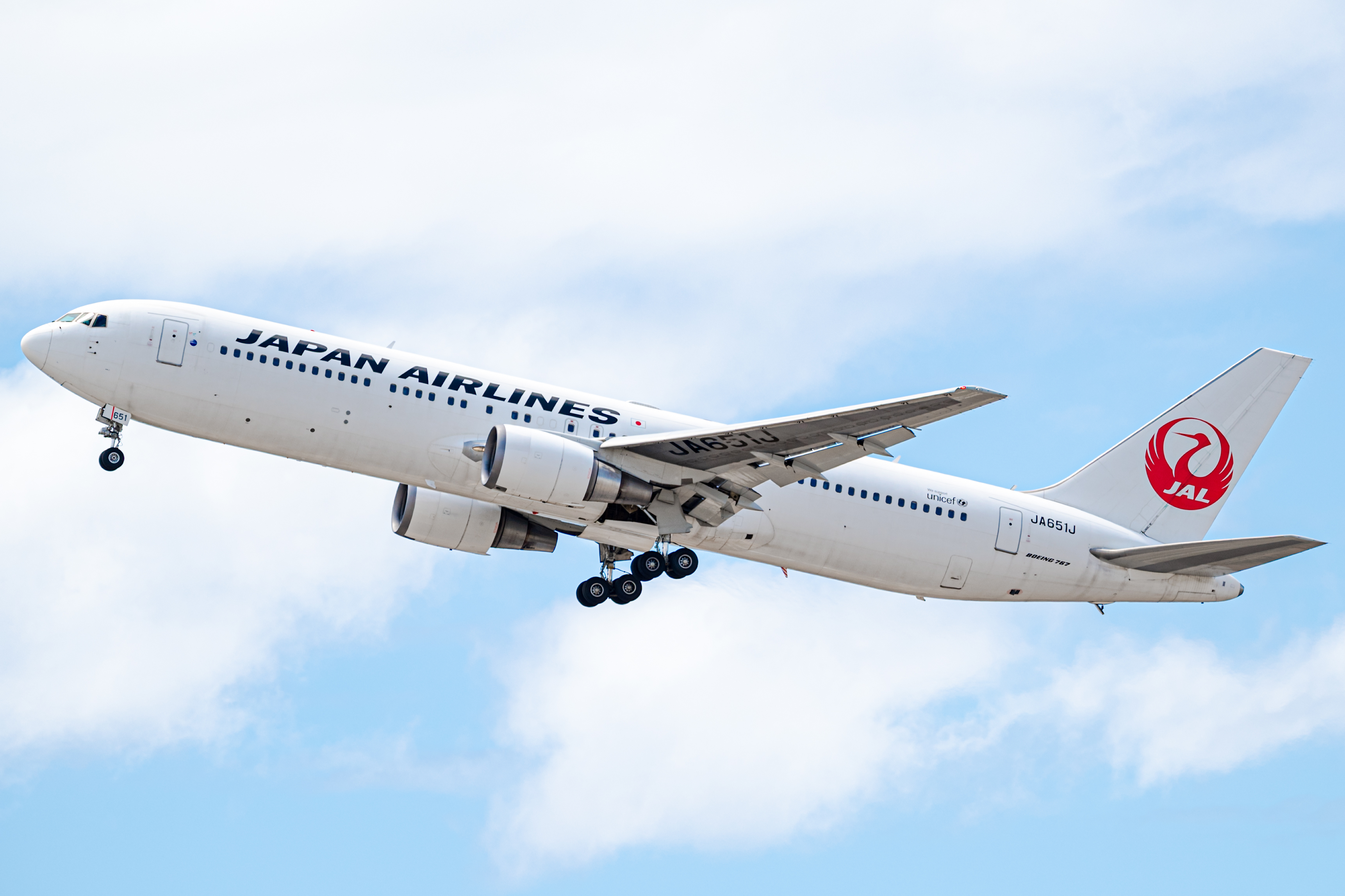Full size: Japan Airlines Boeing 767-300ER JA651J at Daniel K Inouye International Airport