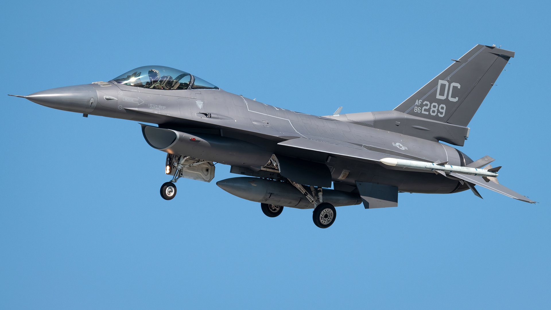 Full size: USAF - United States Air Force General Dynamics F-16 86-0289 at Joint Base Andrews
