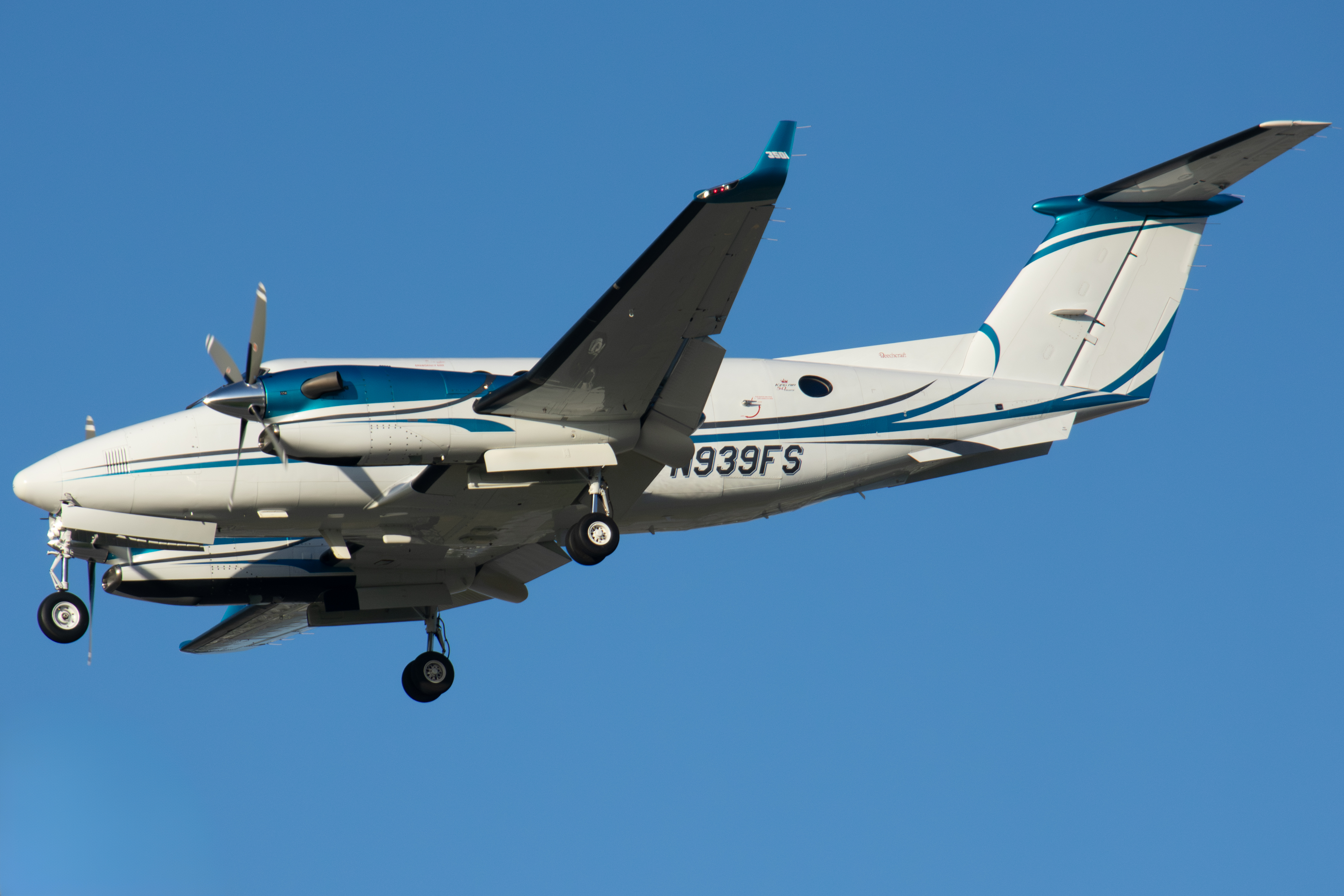 Full size: PRIVATE Beechcraft King Air 350 N939FS at Norman Y Mineta San Jose International Airport