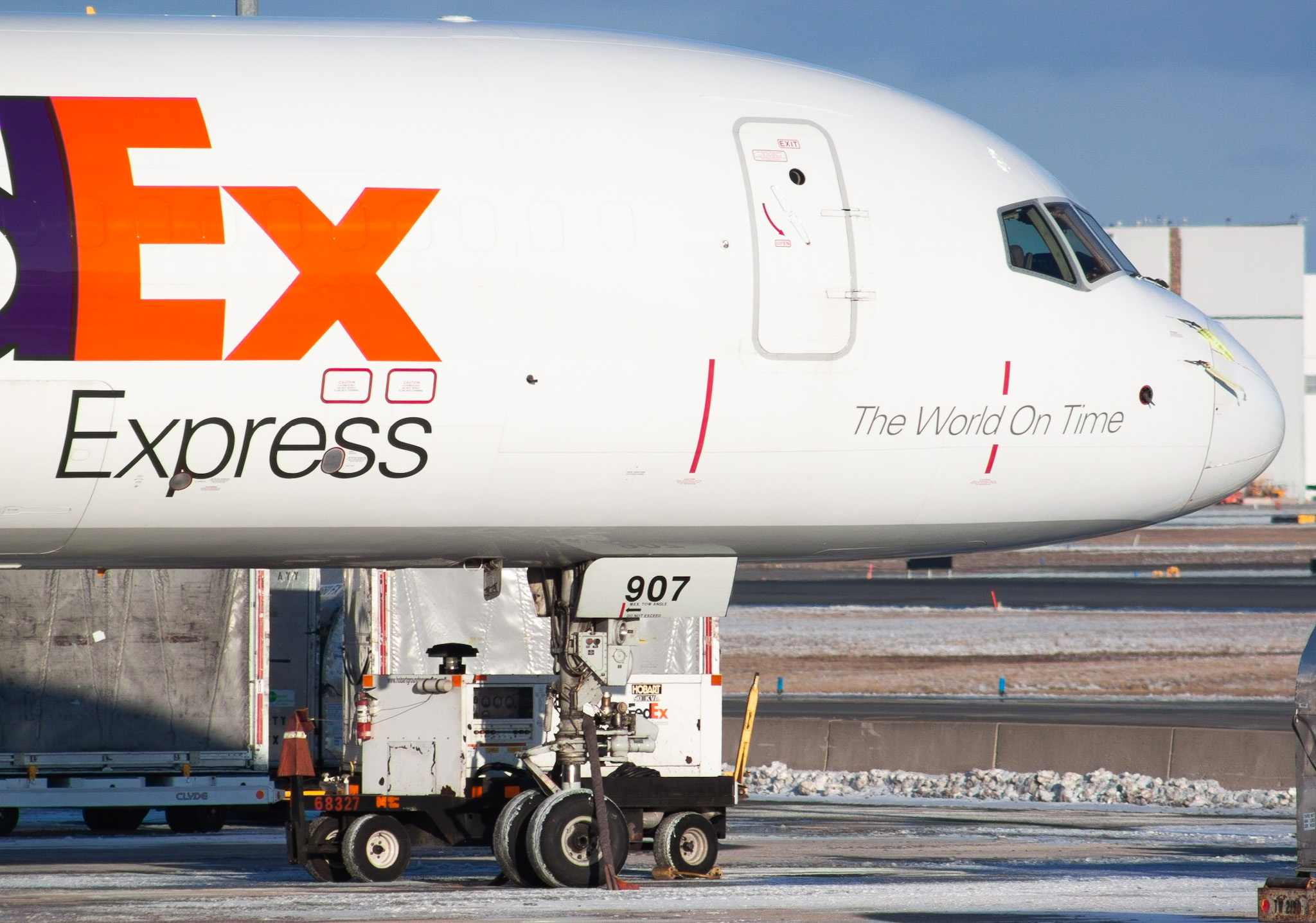 Full size: FedEx Boeing 757-200 C-FMFG at Lester B Pearson International Airport