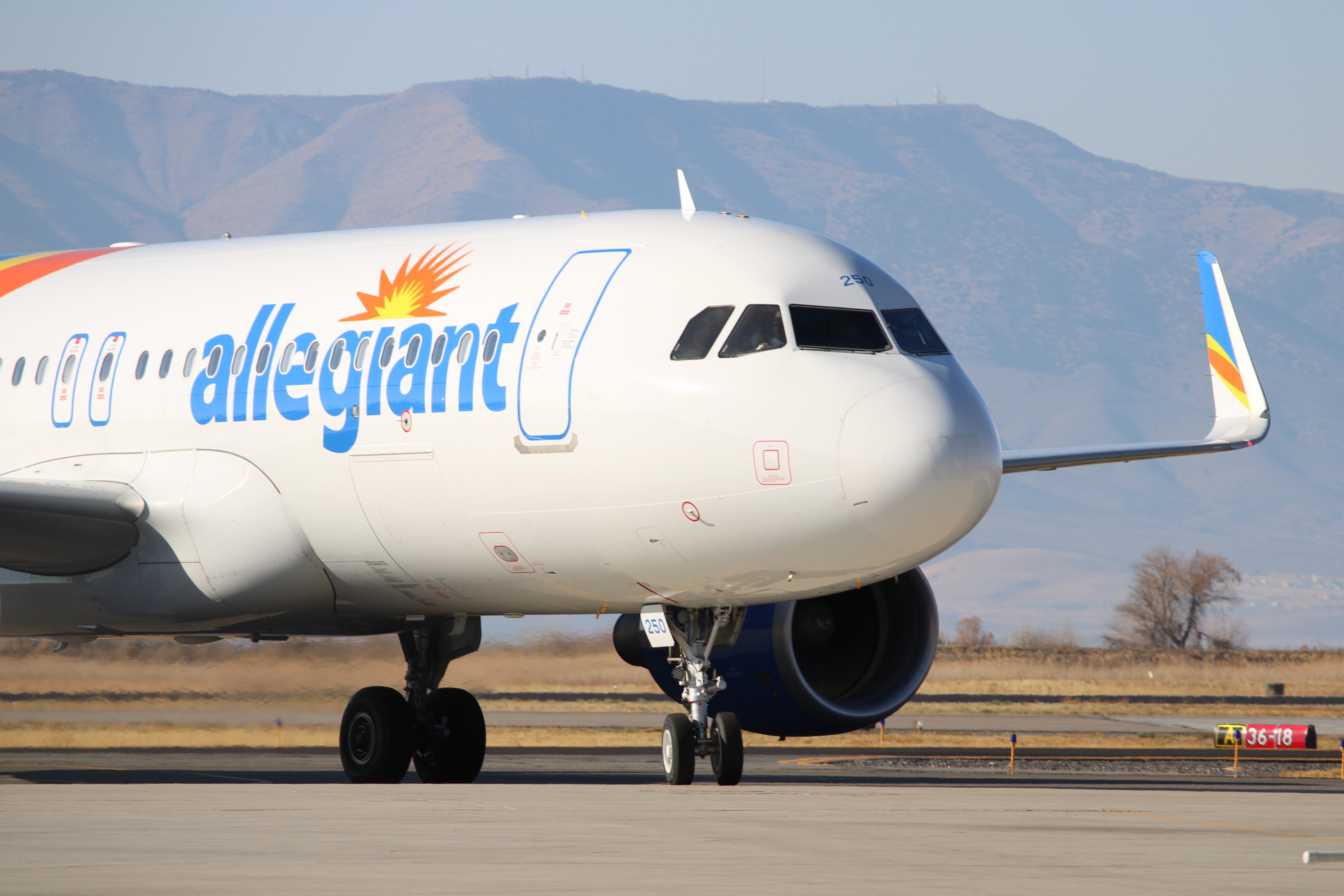 Full size: Allegiant Air Airbus A320 N250NV at Salt Lake City International Airport