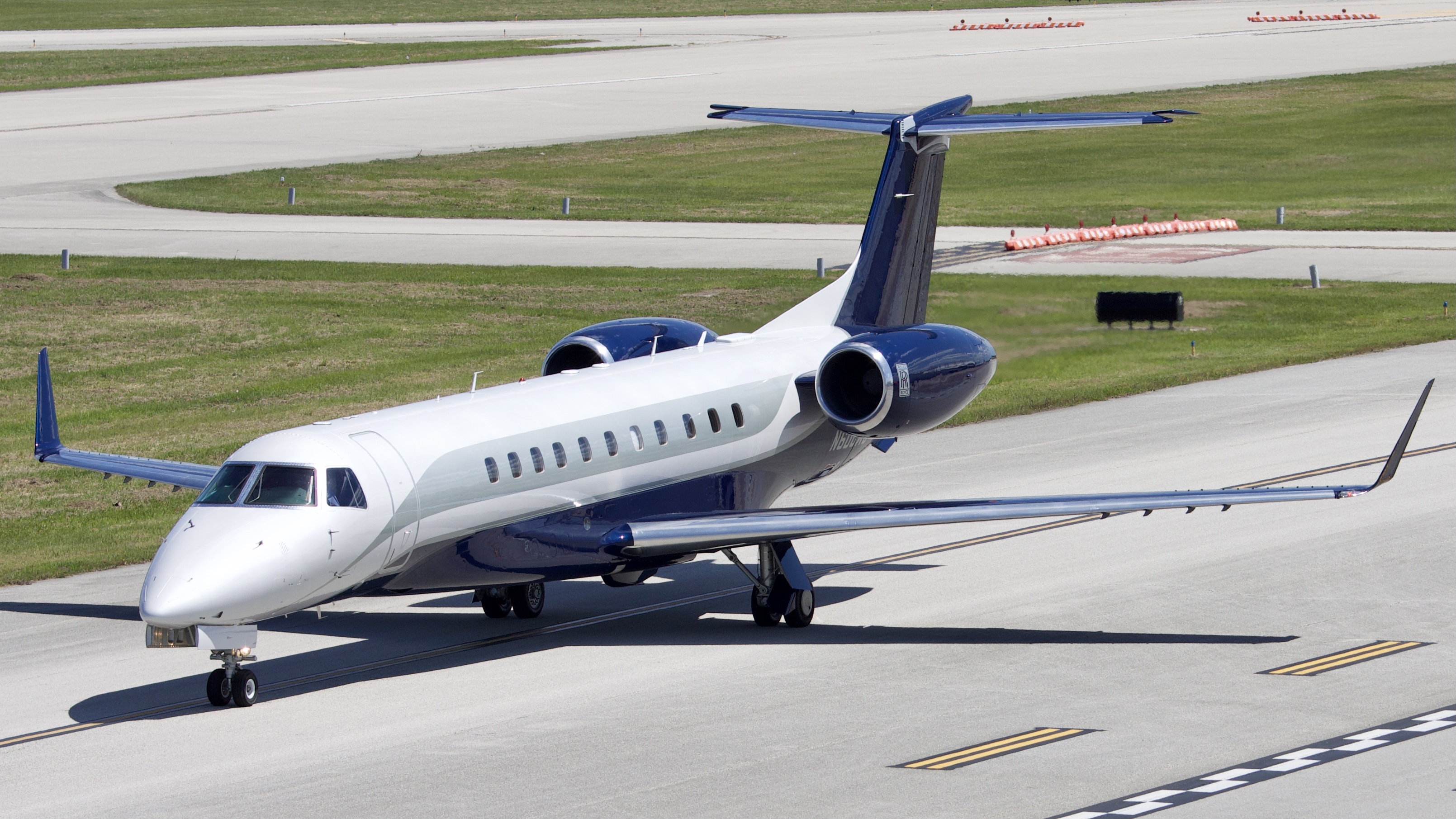Full size: PRIVATE Embraer Legacy 600 N600WB at William P Hobby Airport
