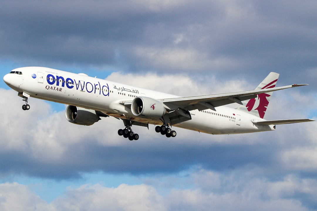 Full size: Qatar Airways Boeing 777-300ER A7-BAG at Chicago O'Hare International Airport