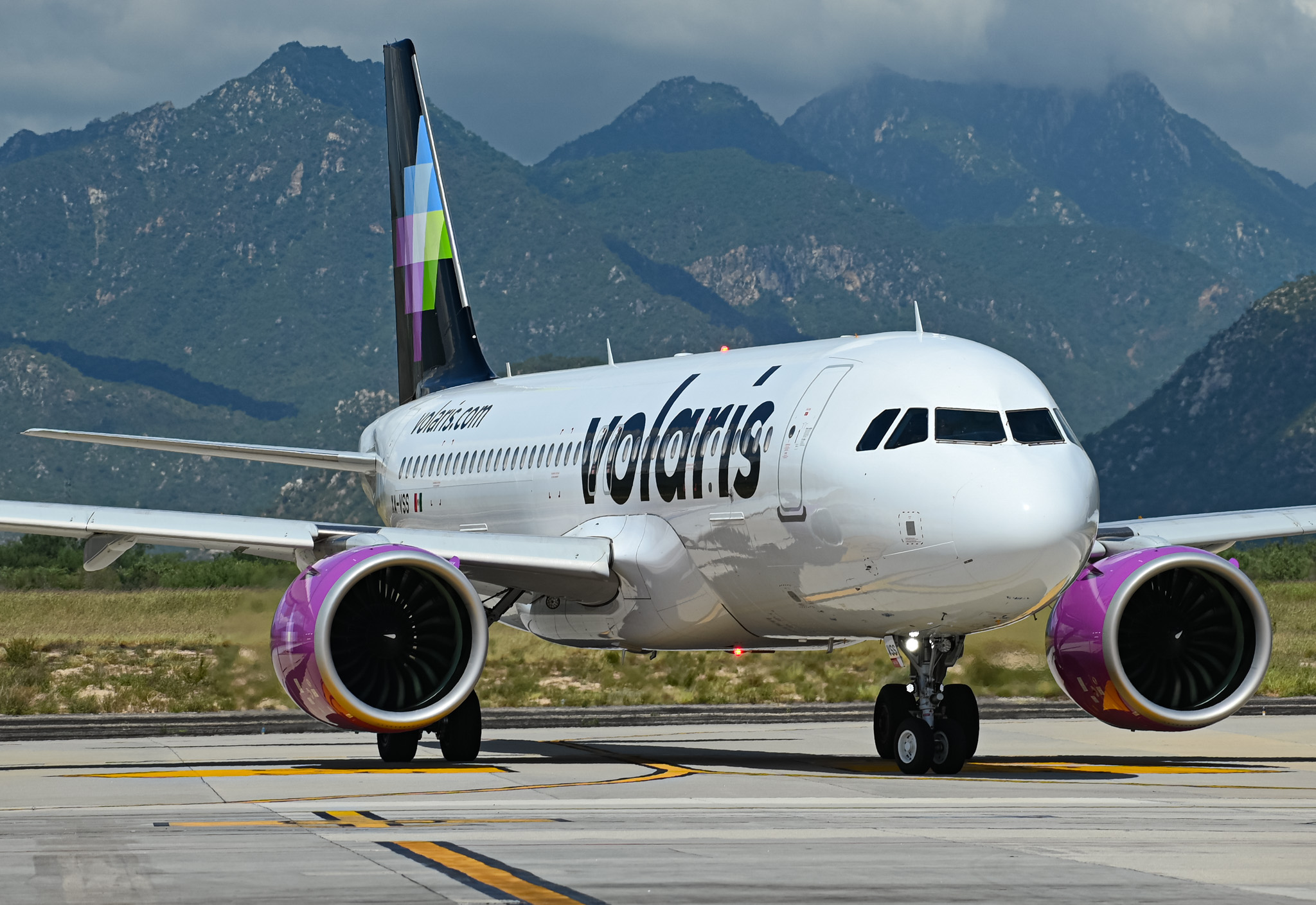 Full size: Volaris Airbus A320NEO XA-VSS at San Jose del Cabo Los Cabos International Airport