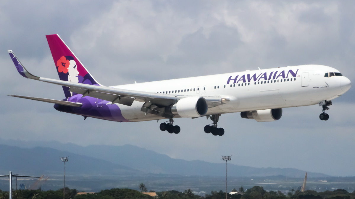 Full size: Hawaiian Airlines Boeing 767-300ER N590HA at Daniel K Inouye International Airport