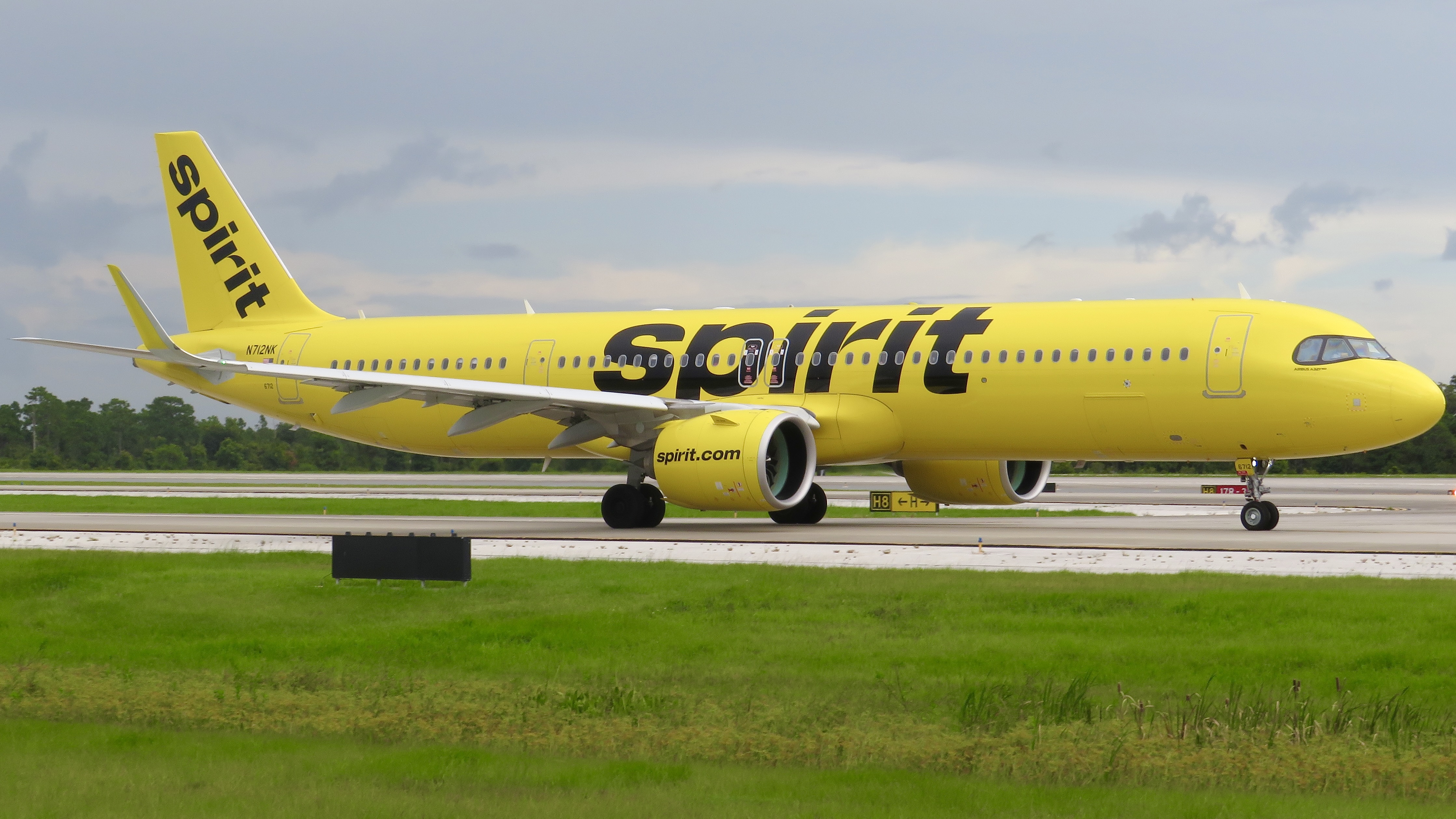 Full size: Spirit Airlines Airbus A321NEO N712NK at Orlando International Airport