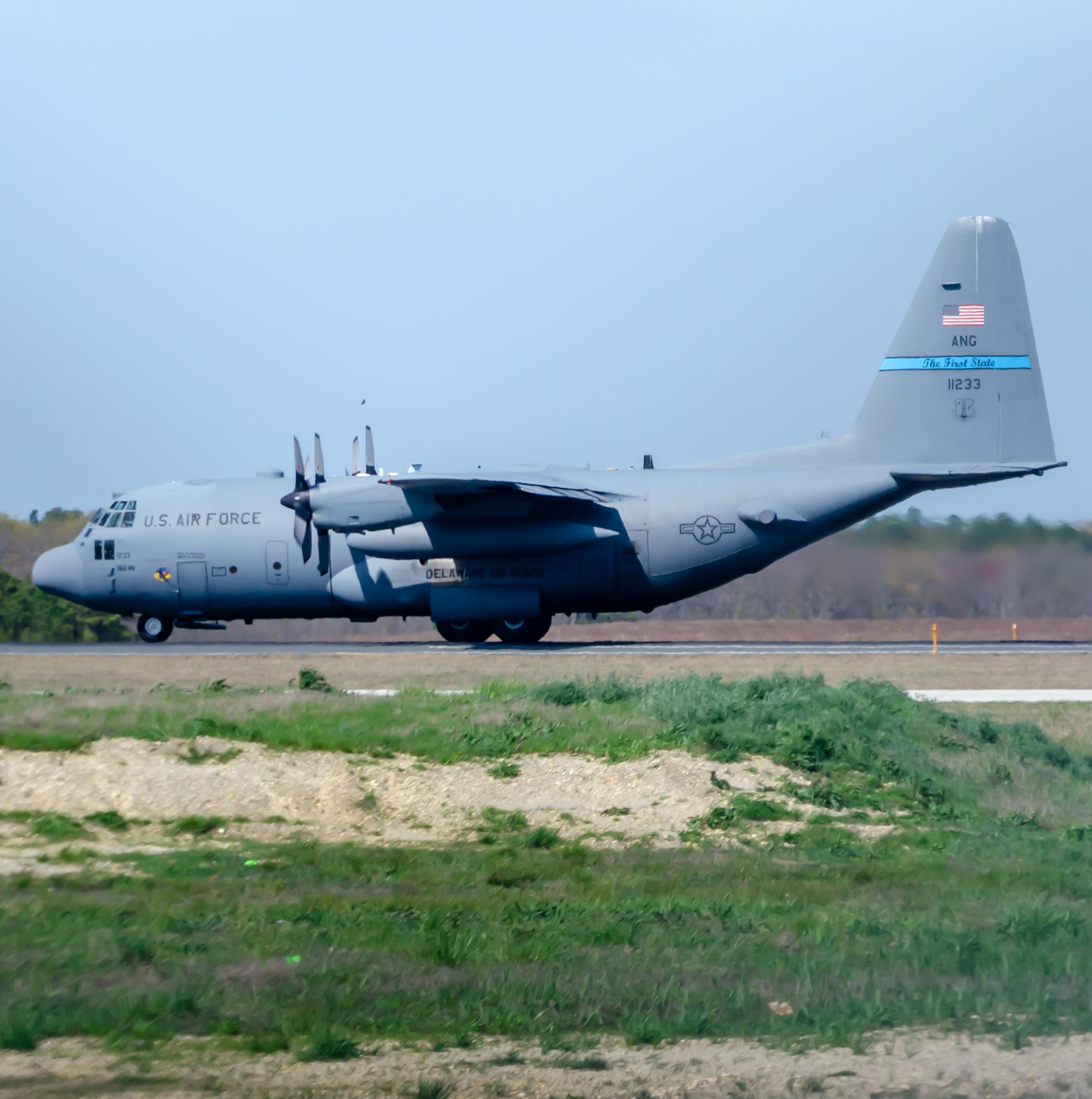 Full size: Air National Guard Lockheed C-130H Hercules 911233 at Atlantic City International Airport
