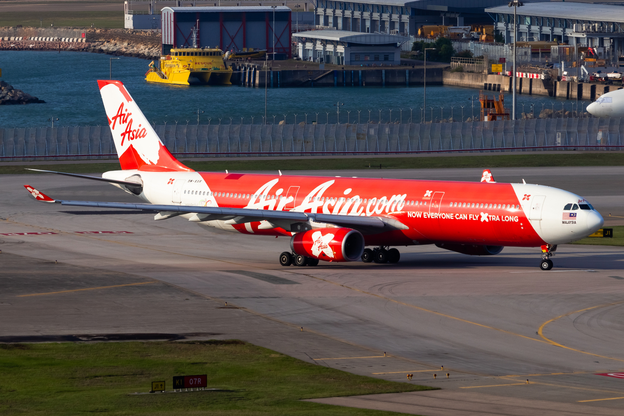 Full size: AirAsia X Airbus A330-300 9M-XXR at Hong Kong International Airport
