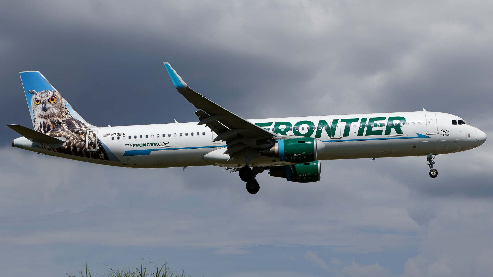Full size: Frontier Airlines Airbus A321 N701FR at Tampa International Airport