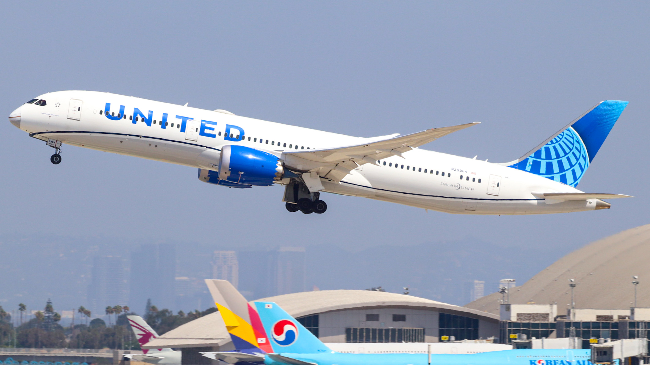 Full size: United Airlines Boeing 787-9 N29984 at Los Angeles International Airport