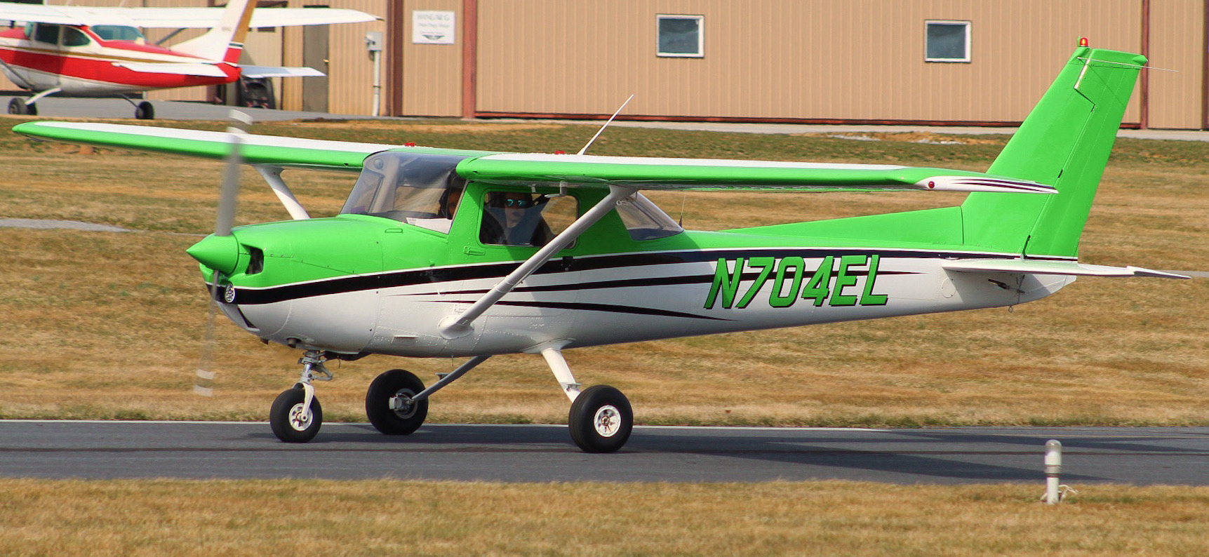 Full size: PRIVATE Cessna 150 N704EL at Smoketown Airport